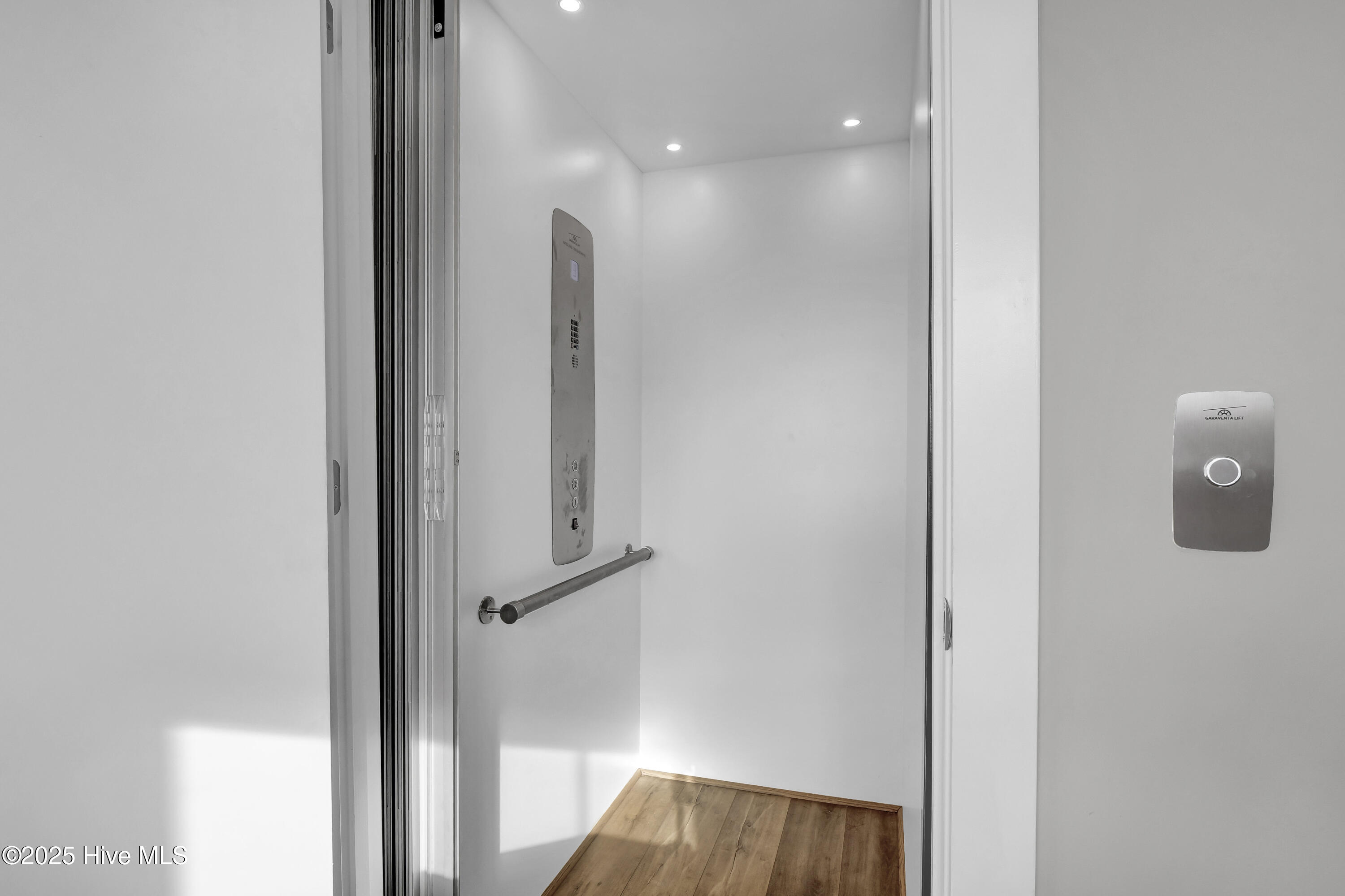 100534317 | Photo 28