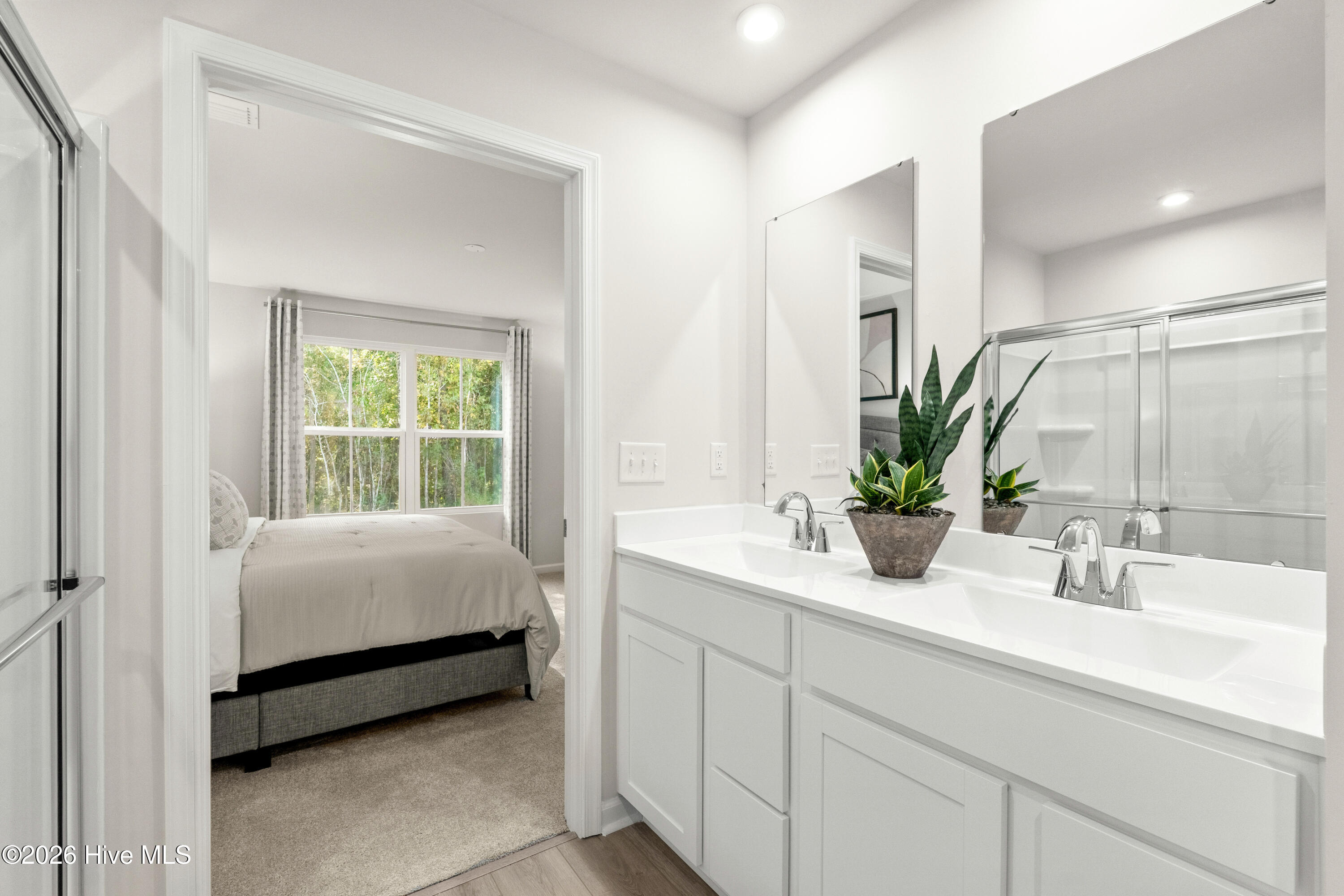 100548769 | Photo 15