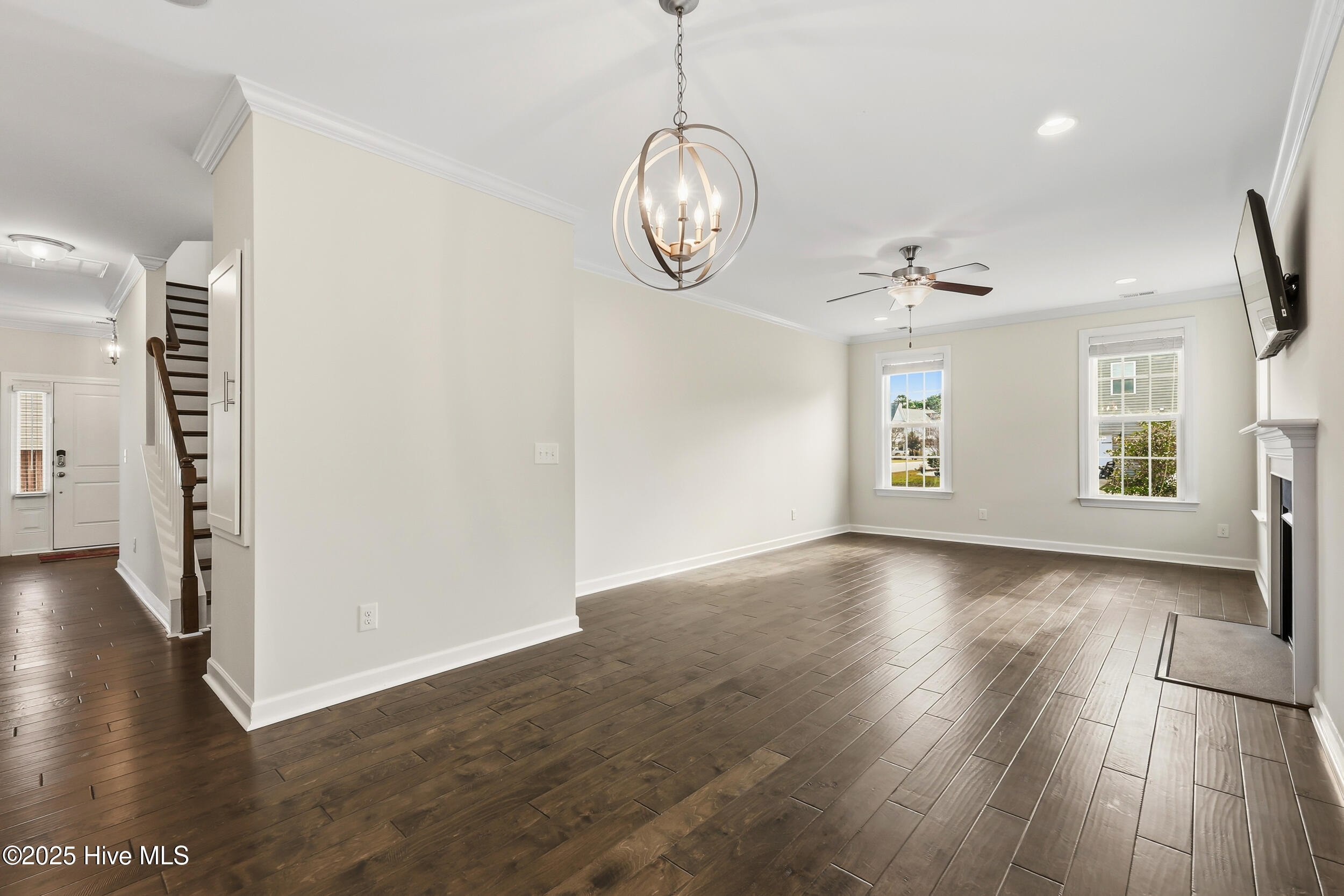 100541614 | Photo 13