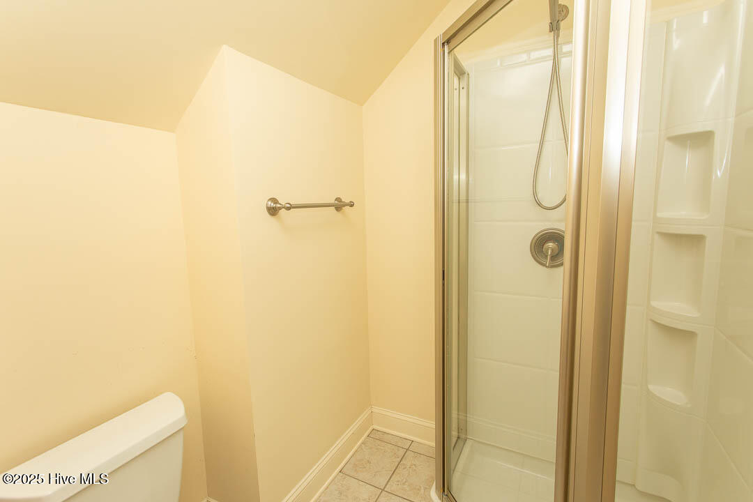 100526043 | Photo 45