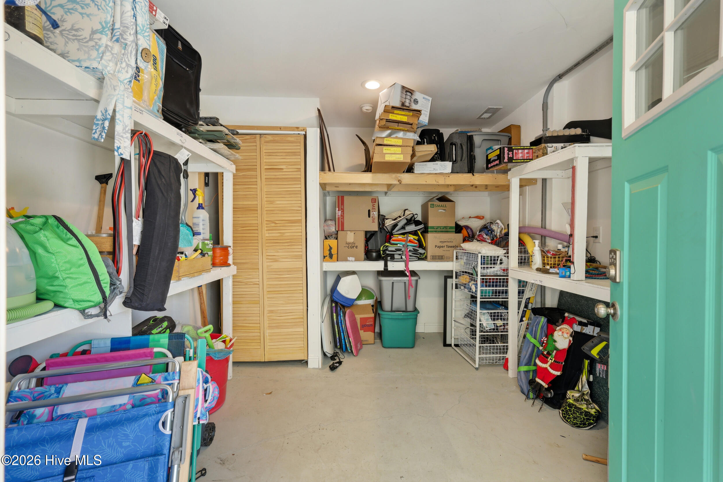 100567989 | Photo 42