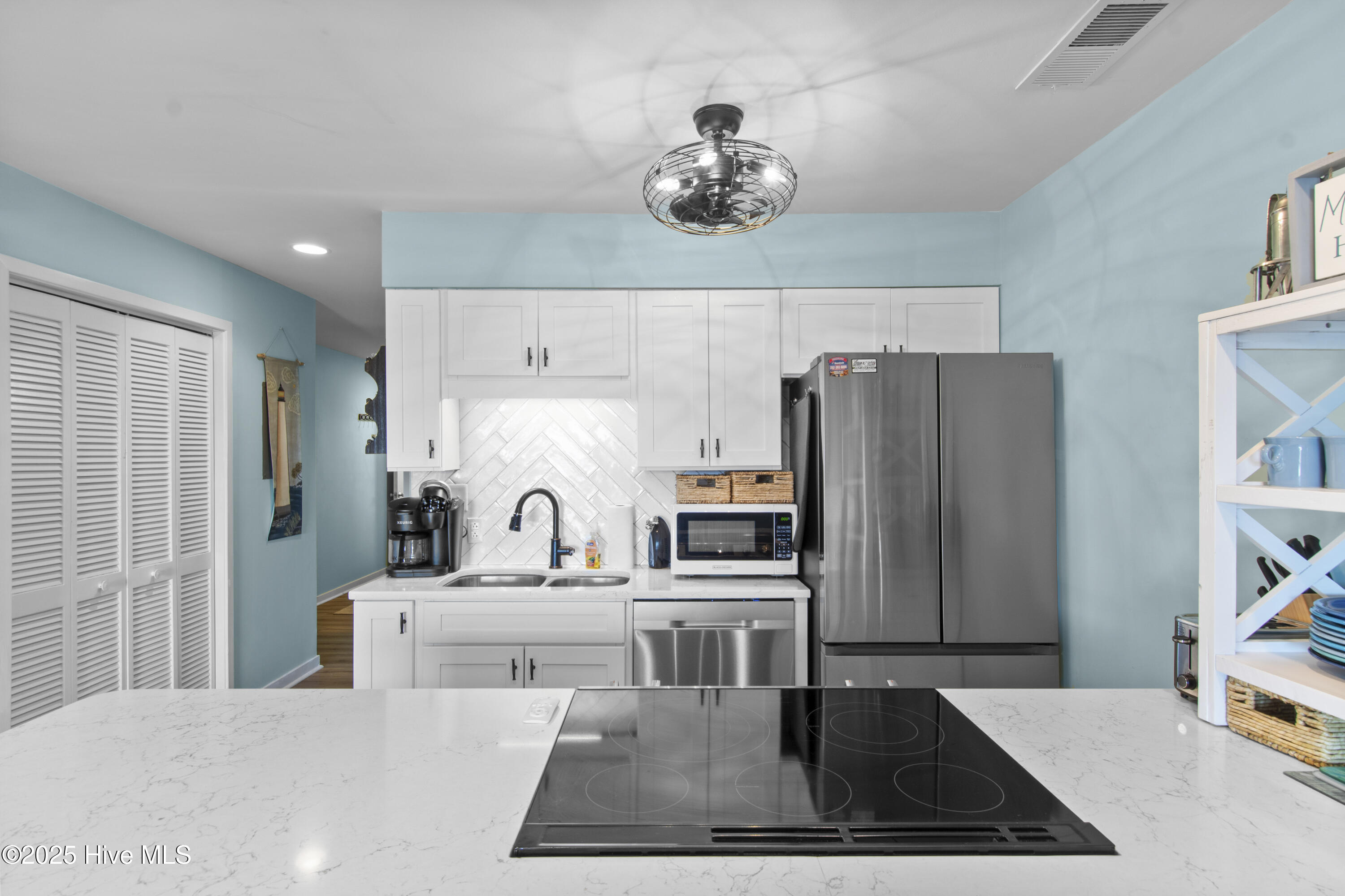 100519388 | Photo 28