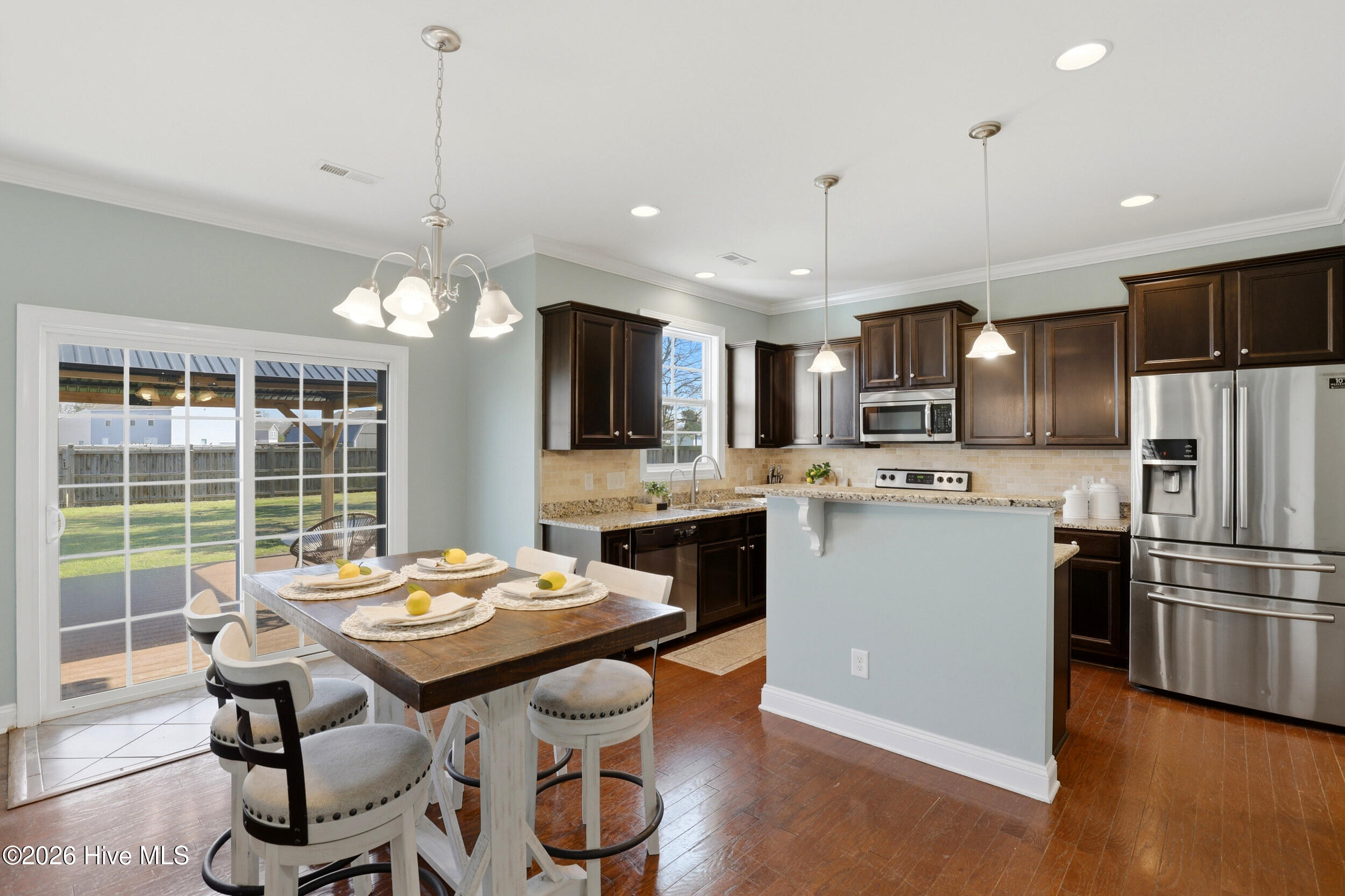 100561174 | Photo 14