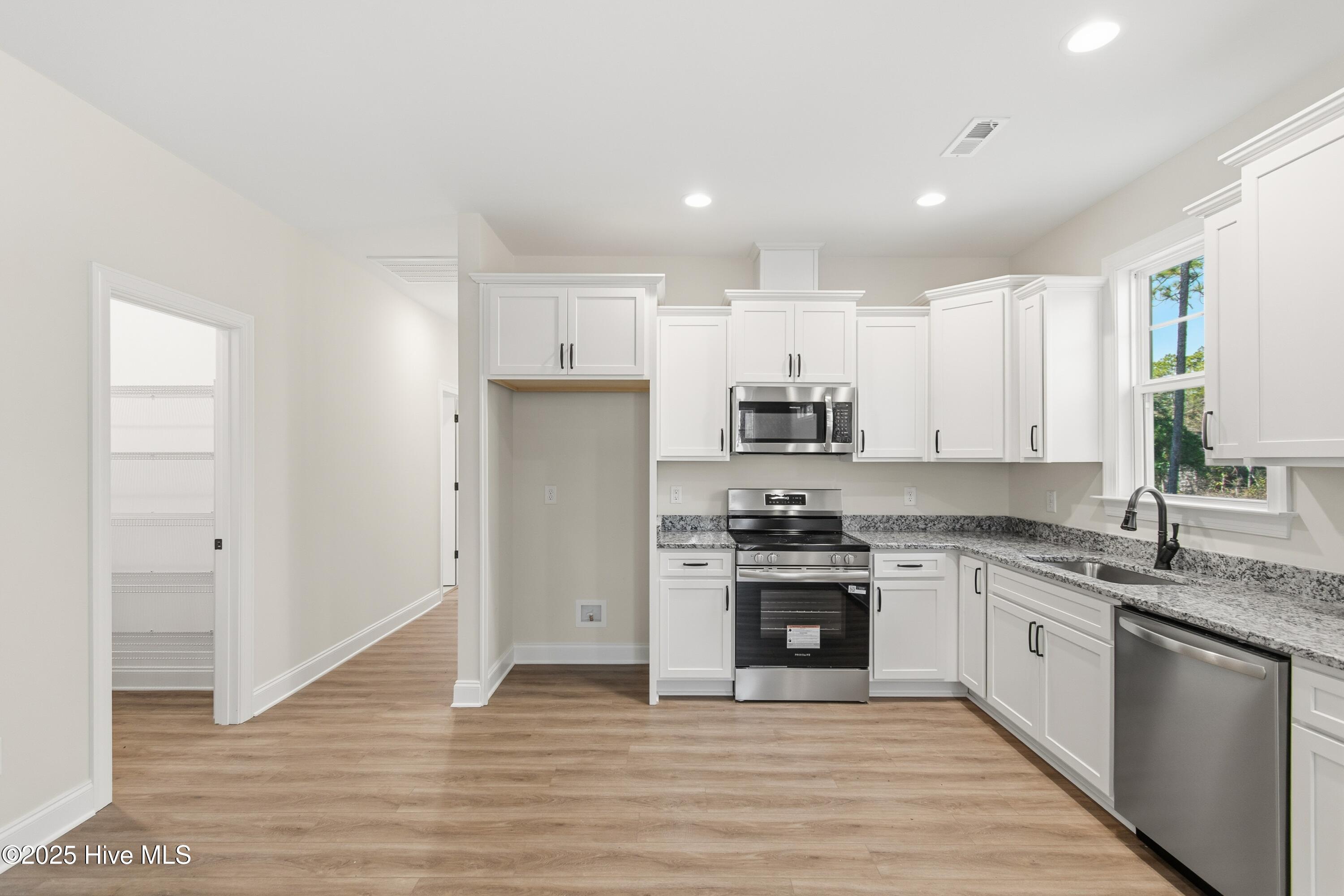 100505840 | Photo 13