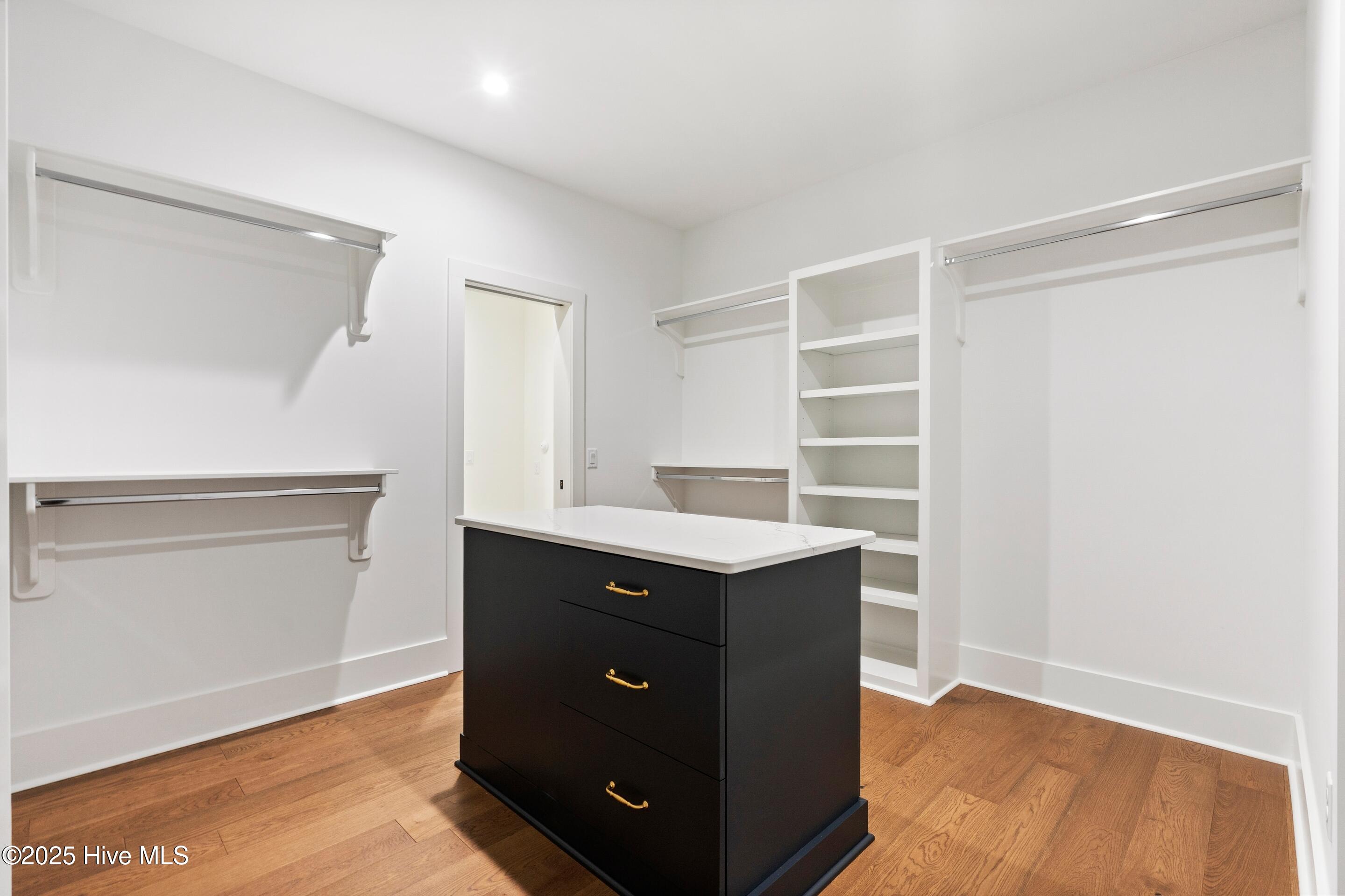 100545730 | Photo 70