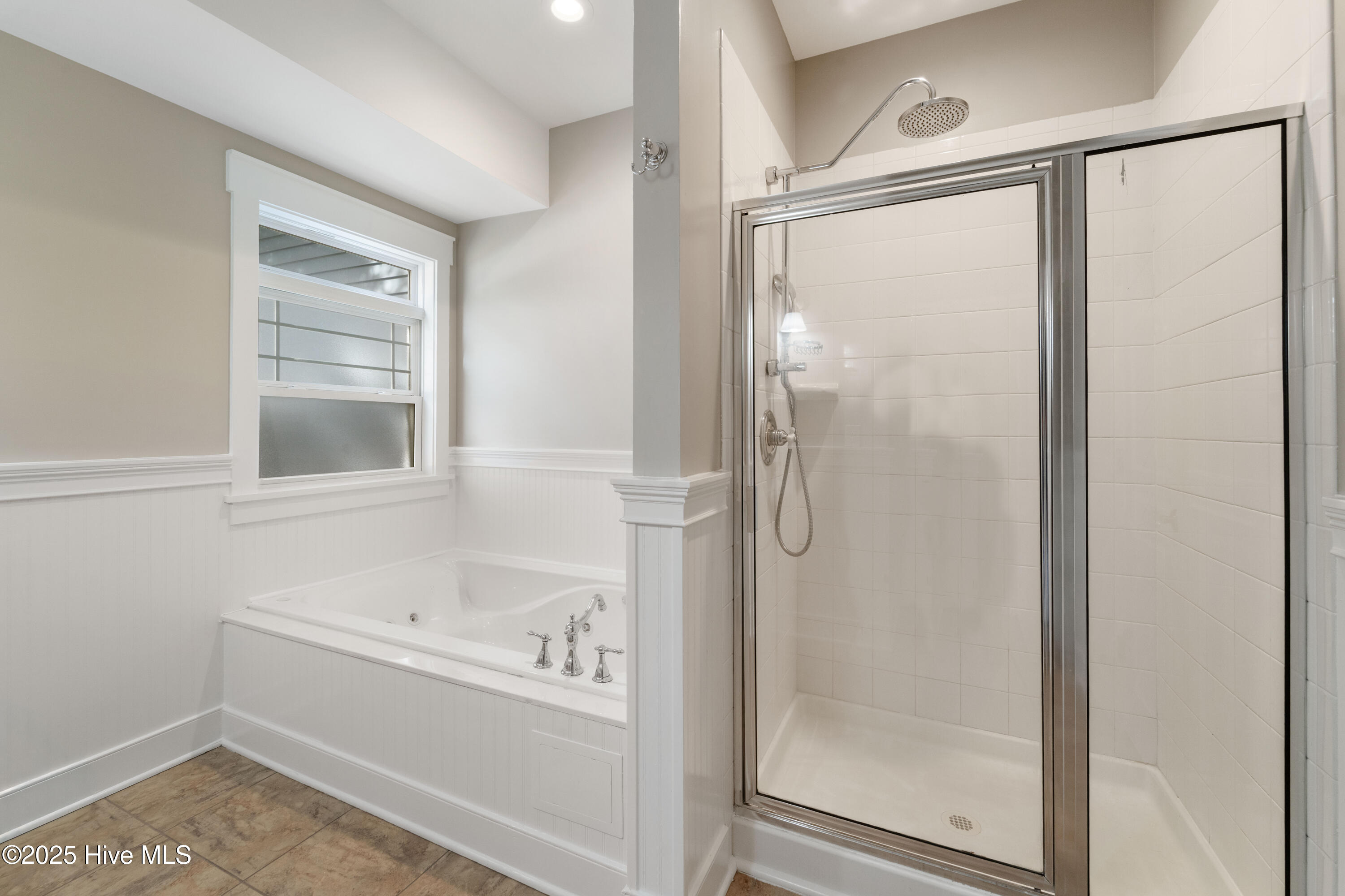 100532933 | Photo 11