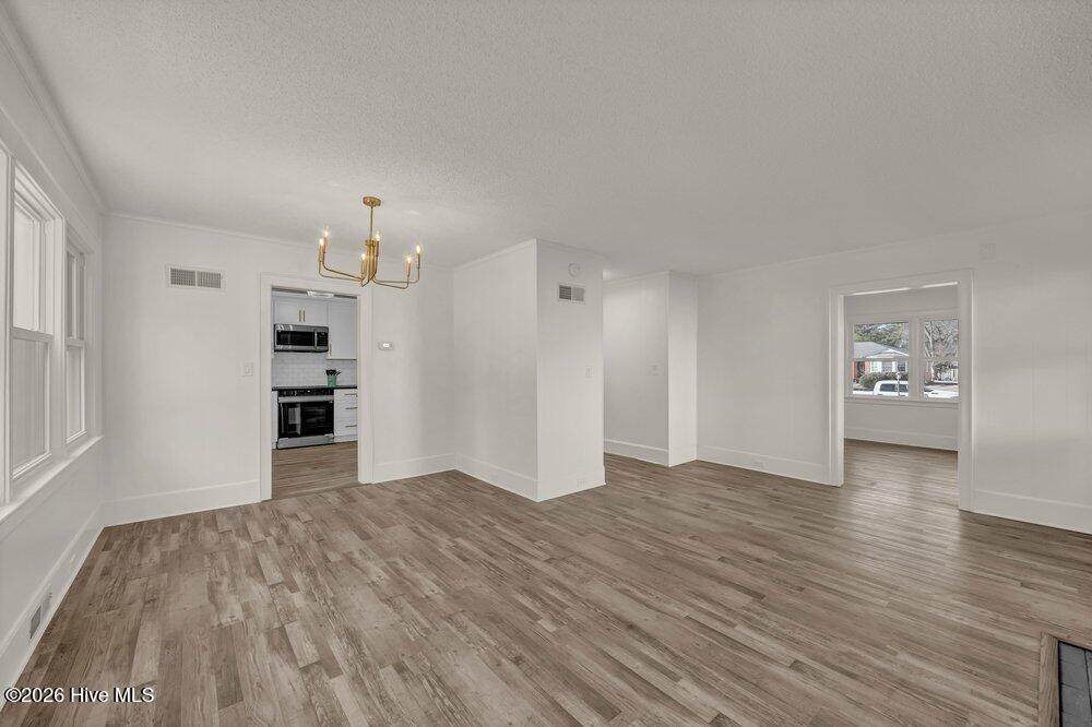 100549662 | Photo 10