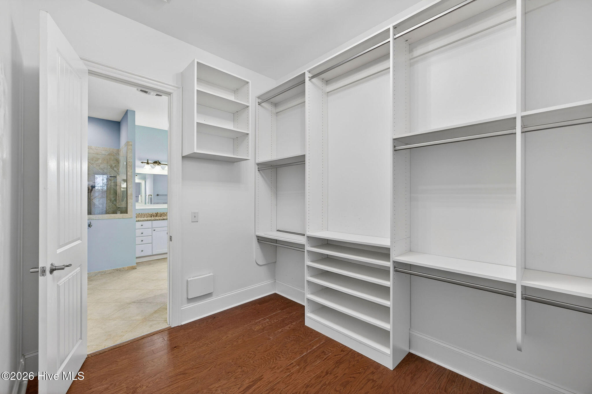 100566414 | Photo 45