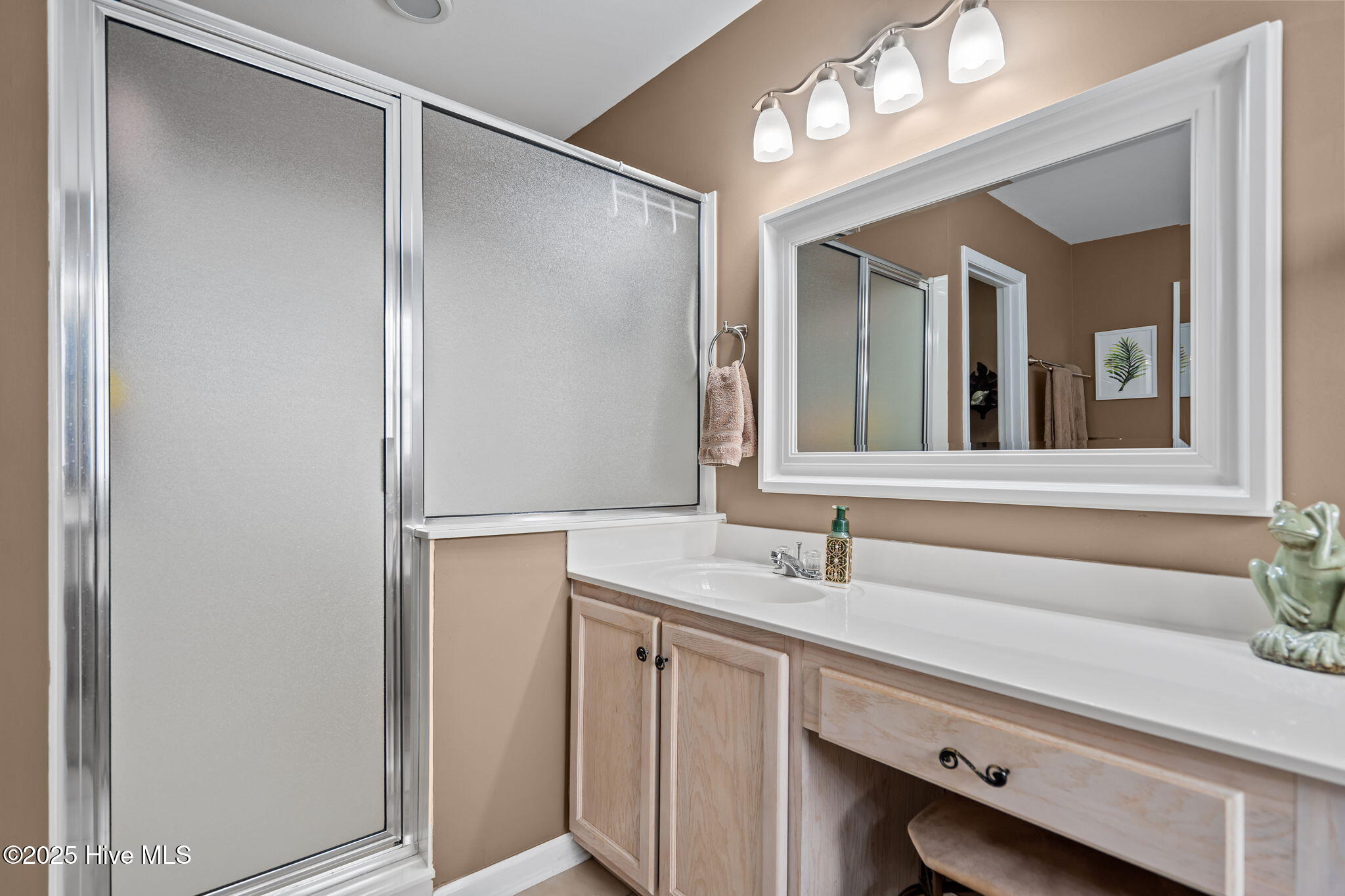 100540137 | Photo 25