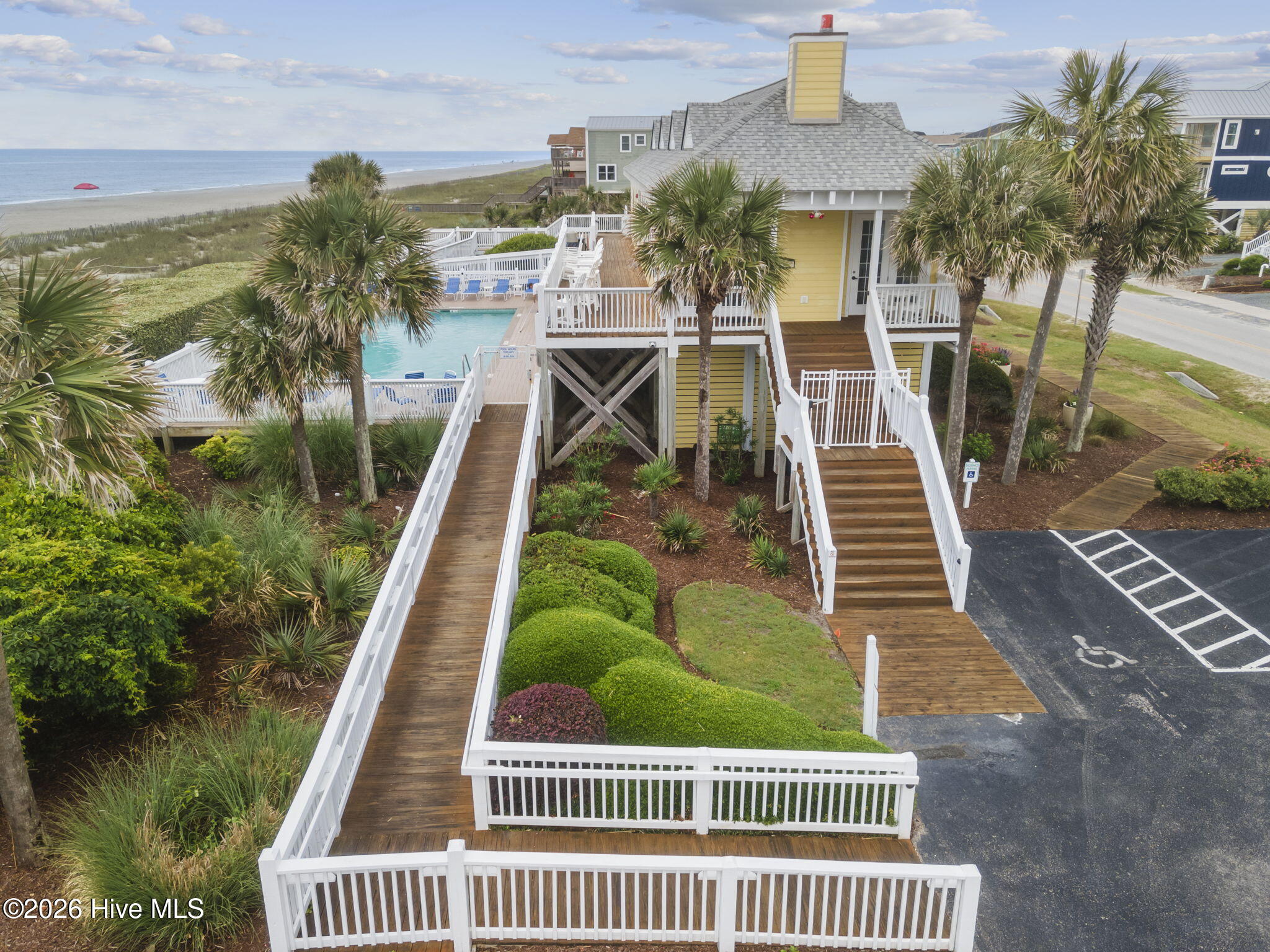 100560858 | Photo 90