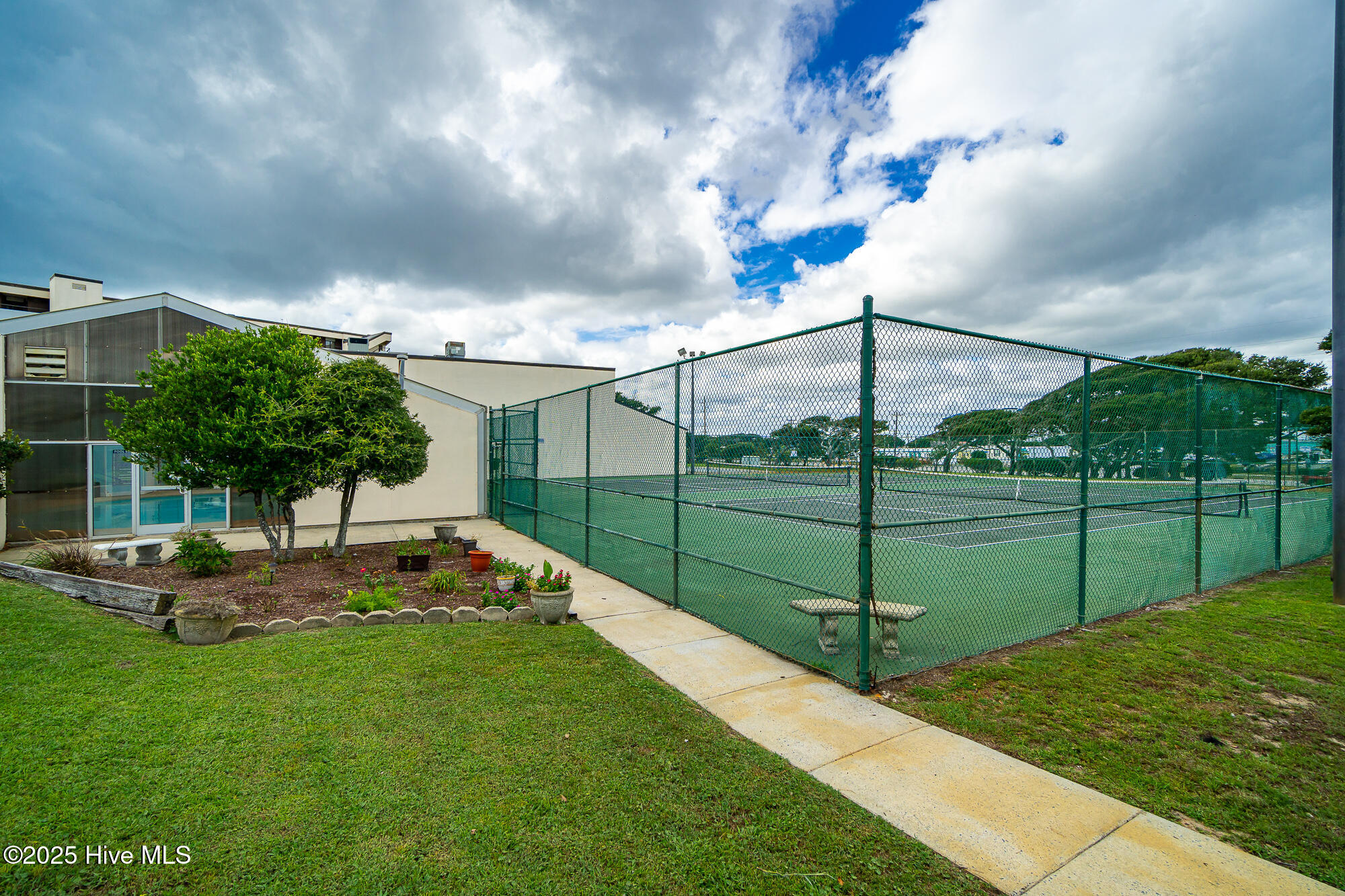 Tennis courts at Summer Winds
