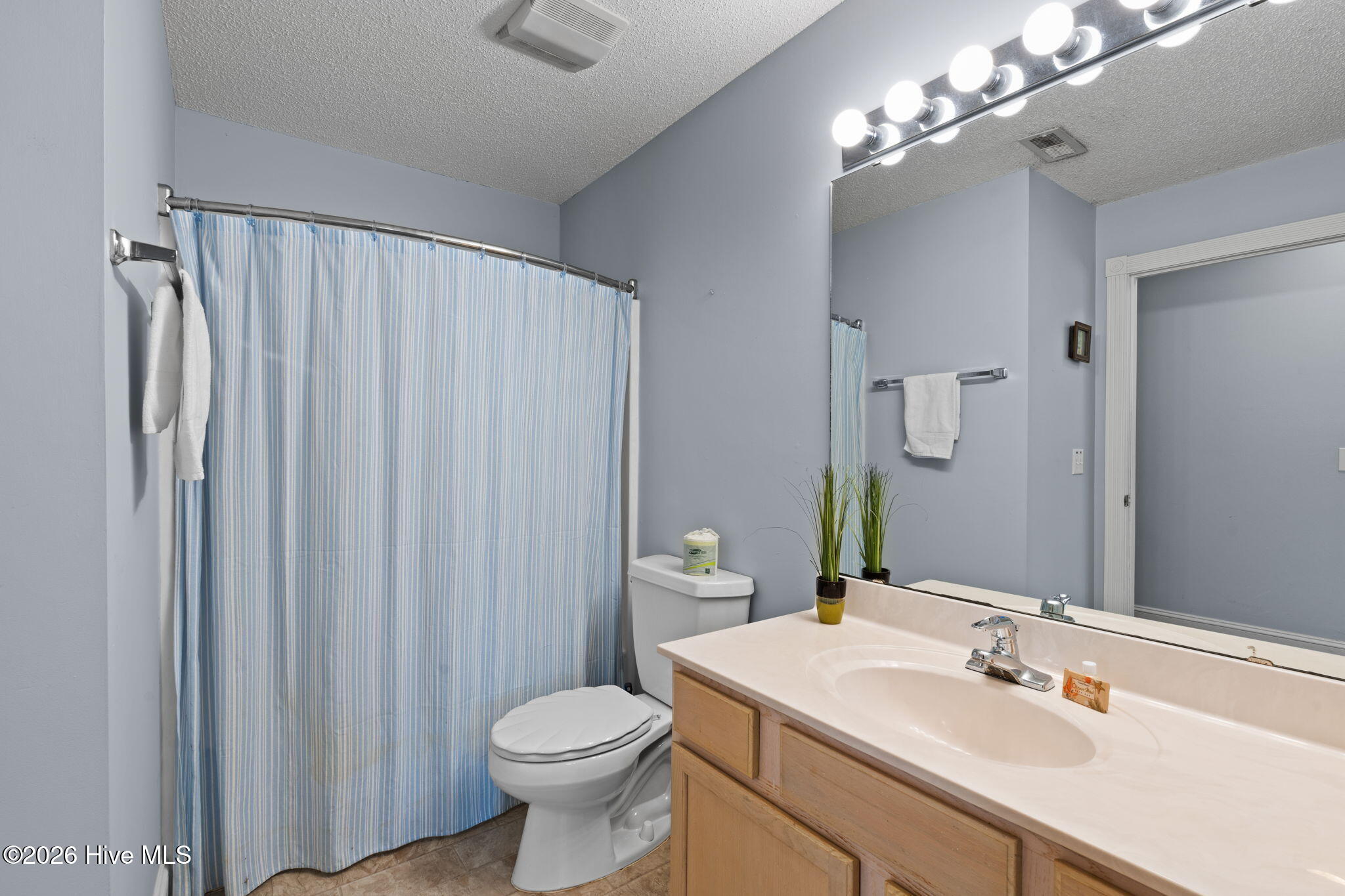 100562565 | Photo 28