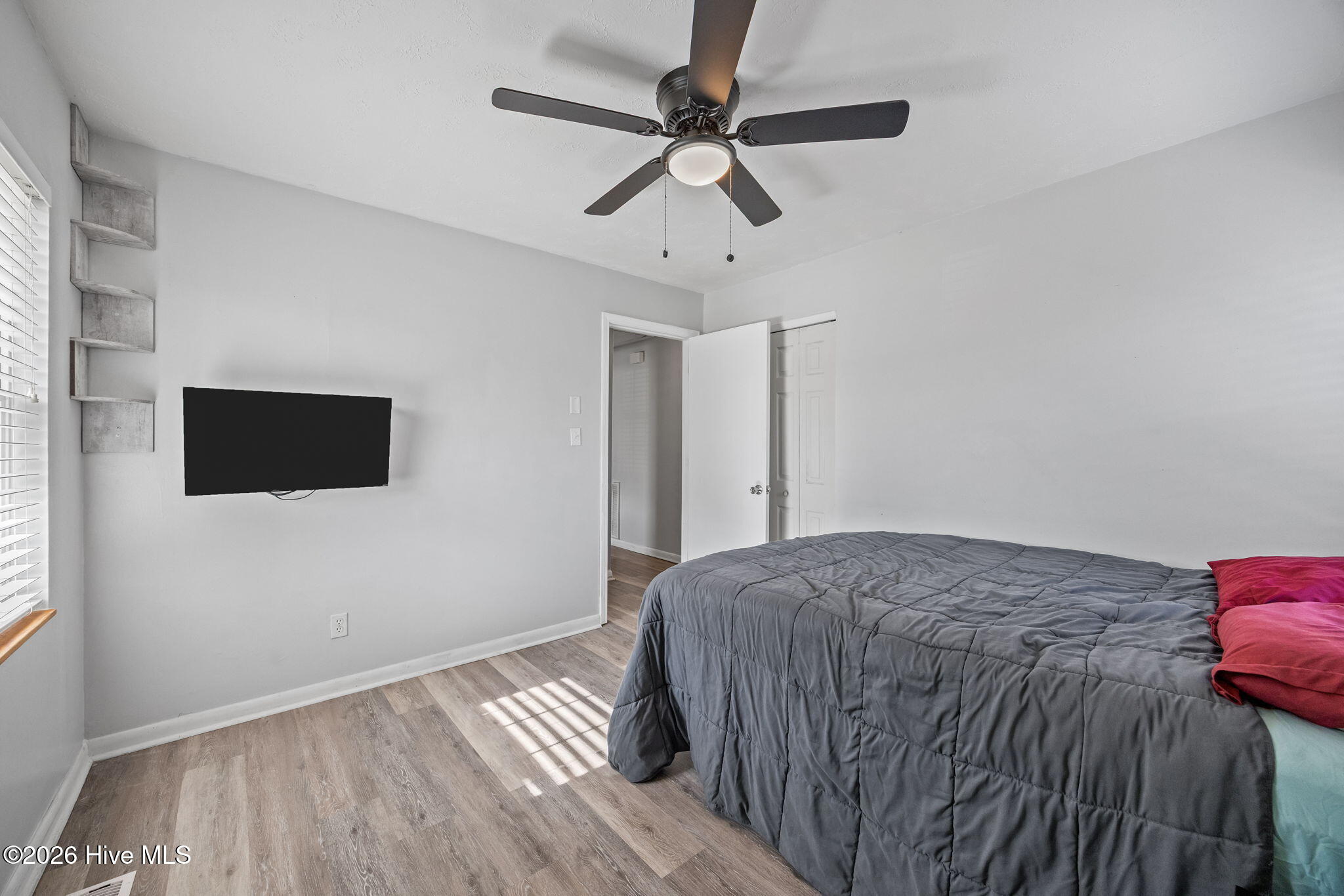 100554438 | Photo 28