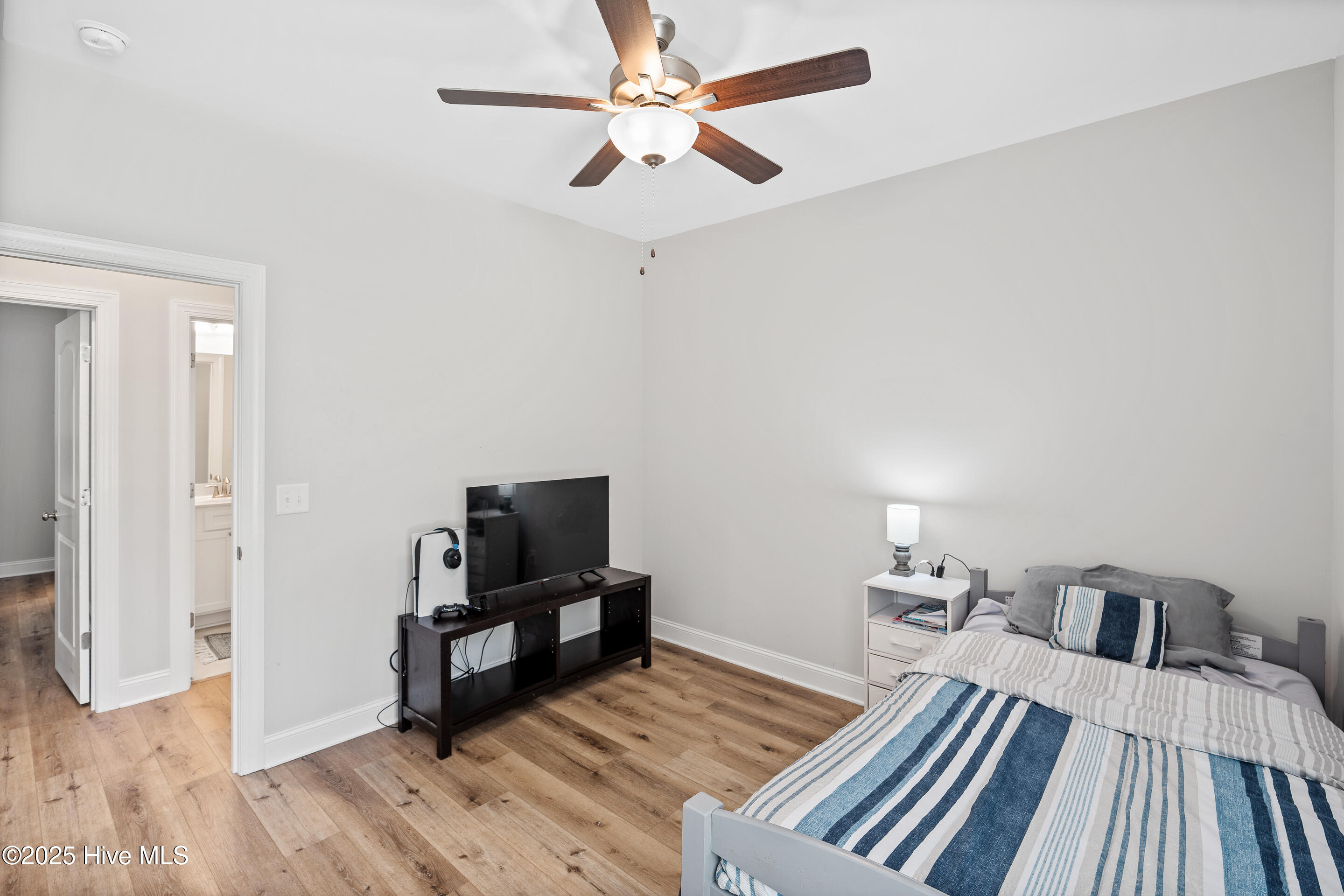 100534961 | Photo 18