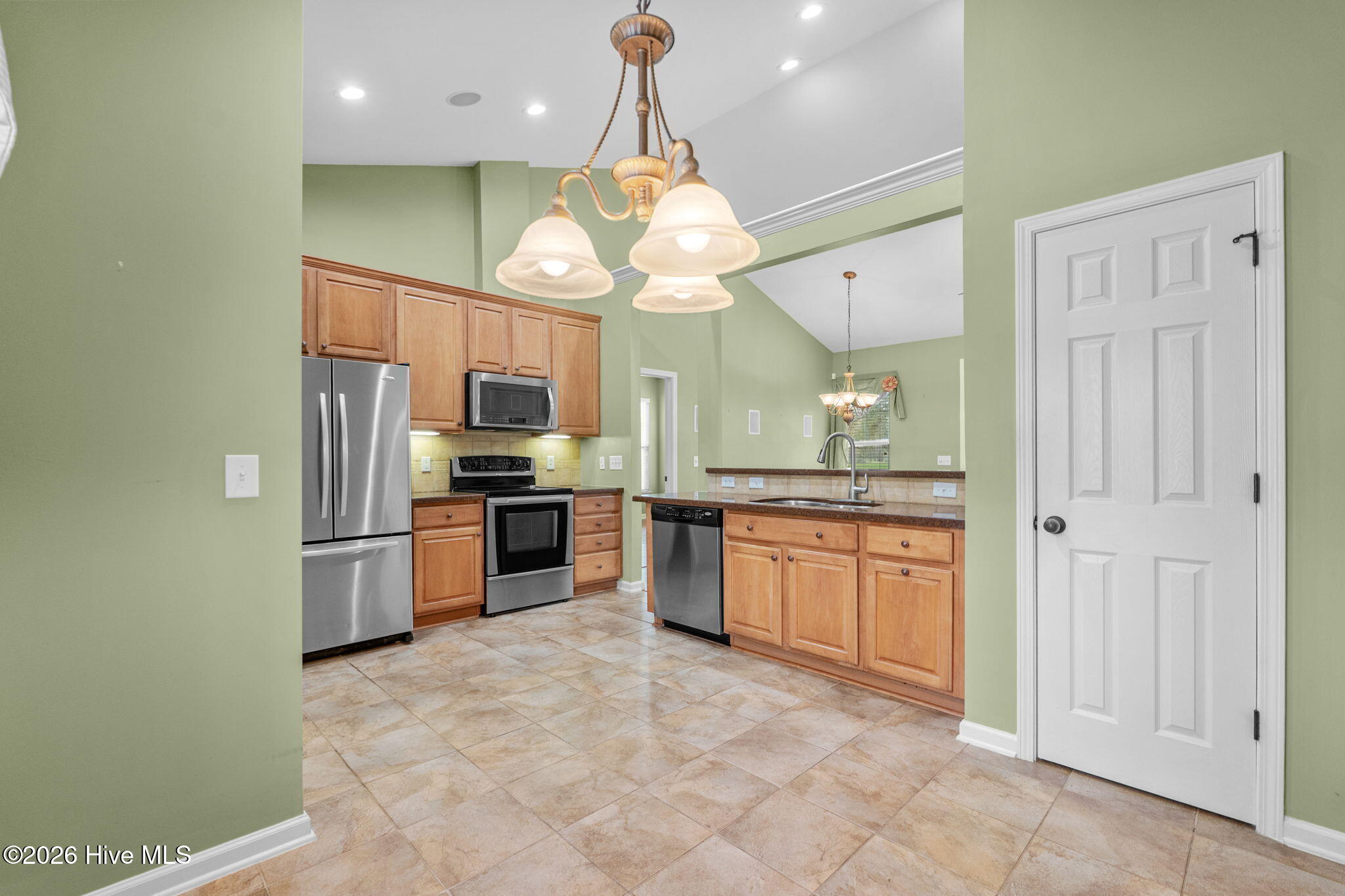 100493950 | Photo 22