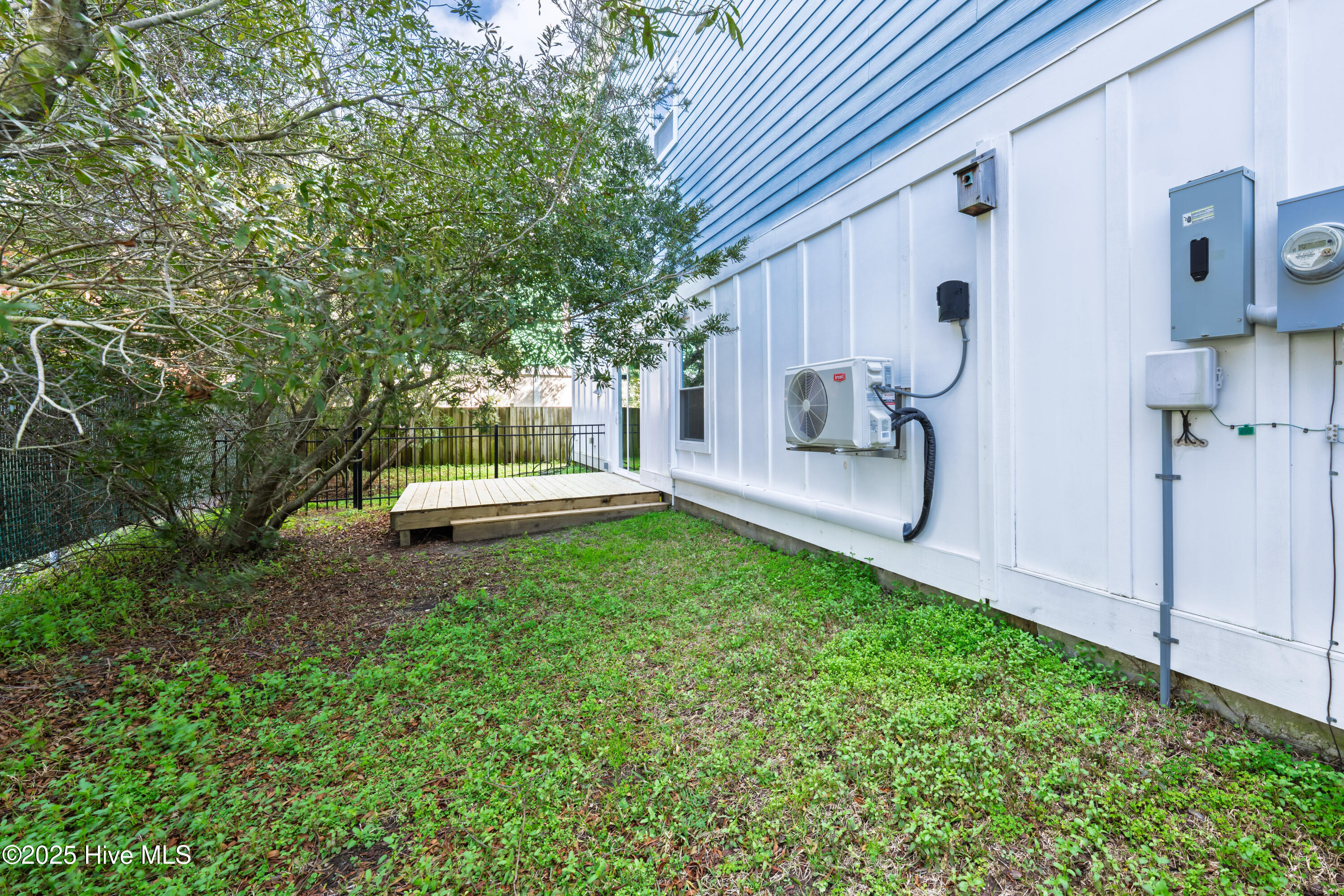 100494864 | Photo 38