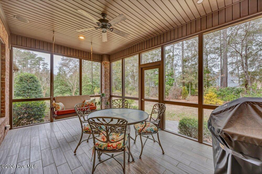 100557669 | Photo 48