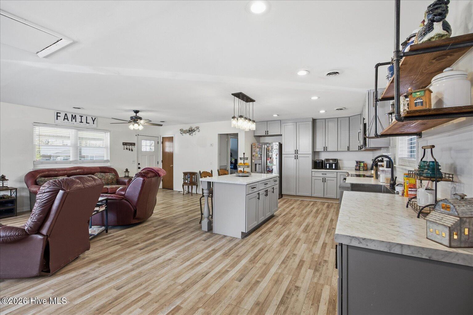 100562707 | Photo 12