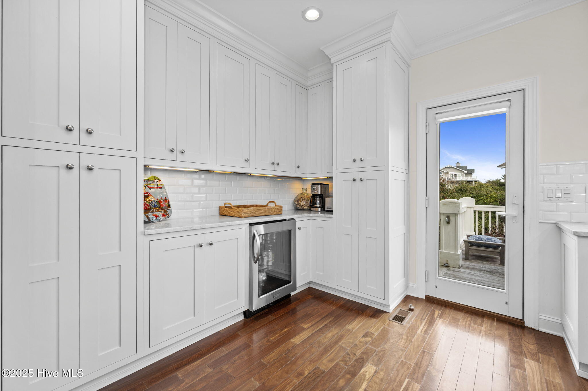 100544331 | Photo 25