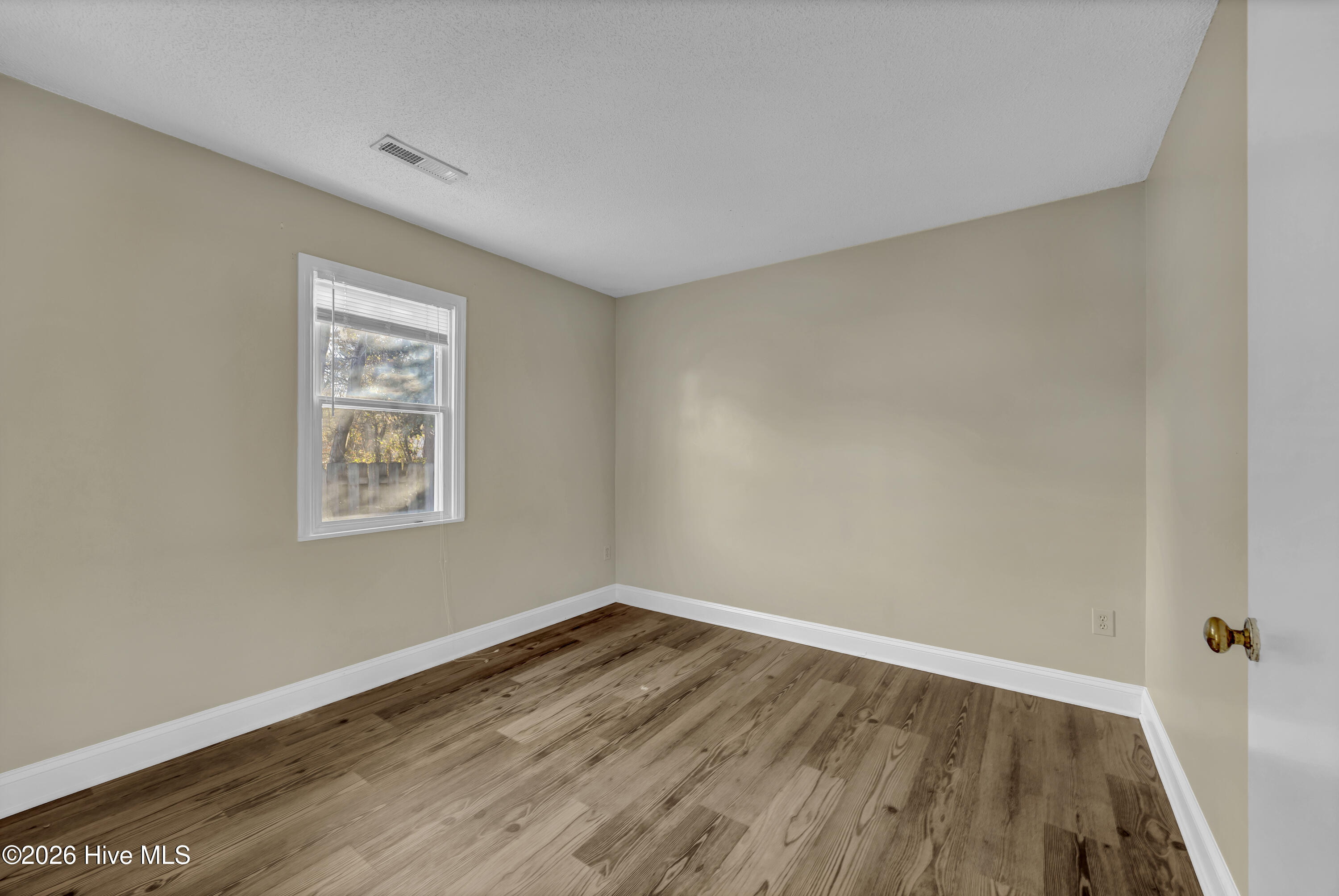 100543964 | Photo 12