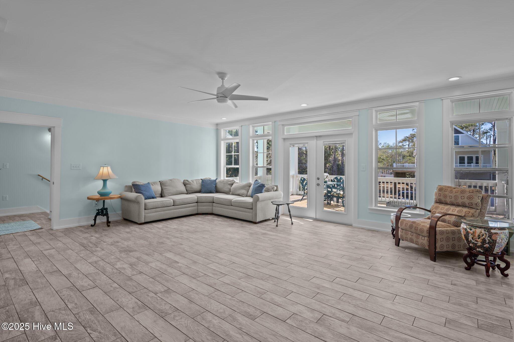 100516737 | Photo 40