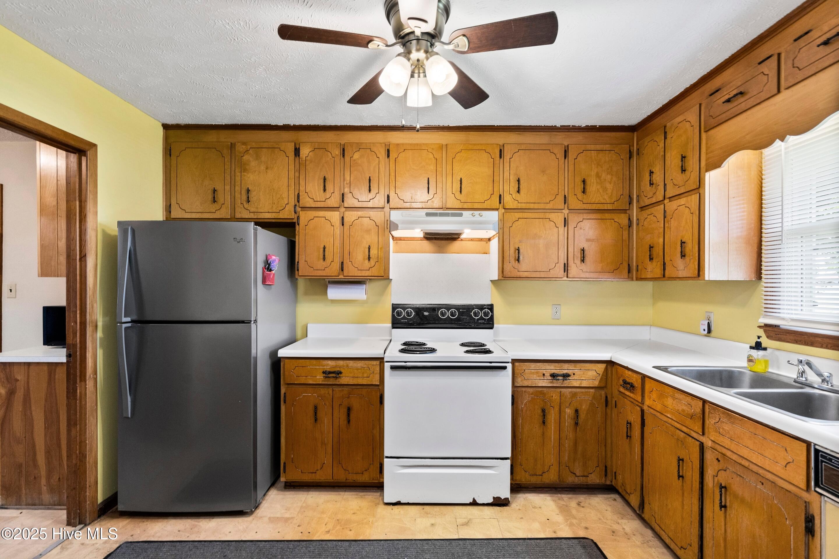 100528084 | Photo 33