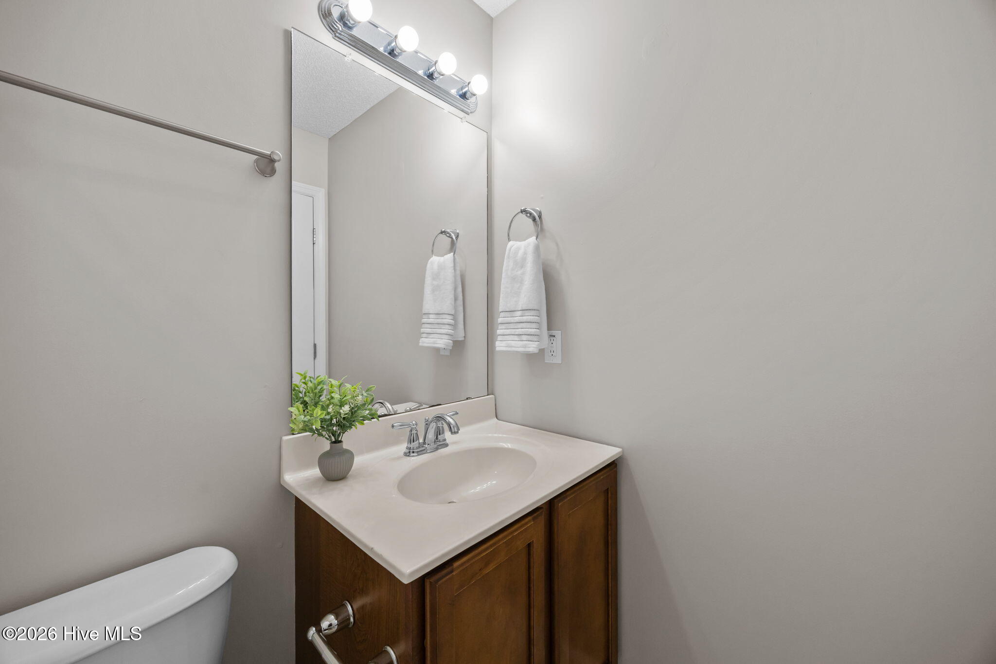 100547713 | Photo 23