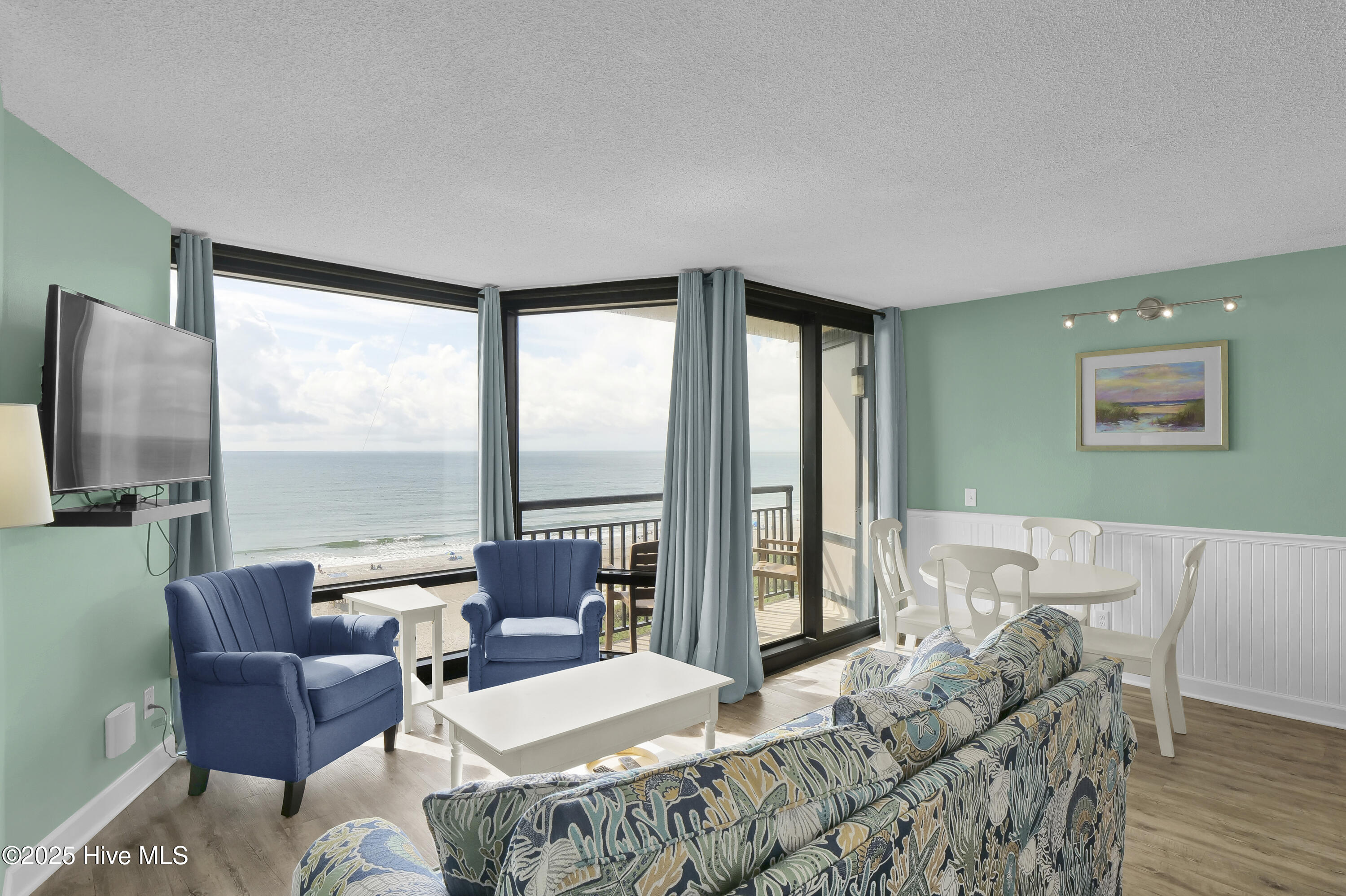 100530116 | Photo 10