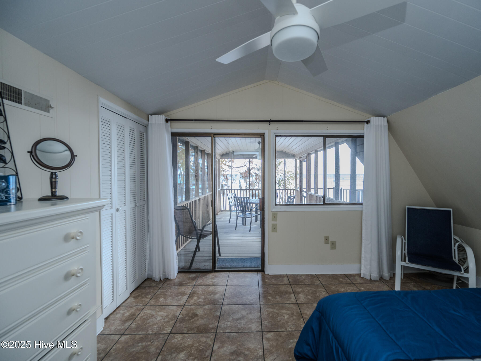 100560195 | Photo 39