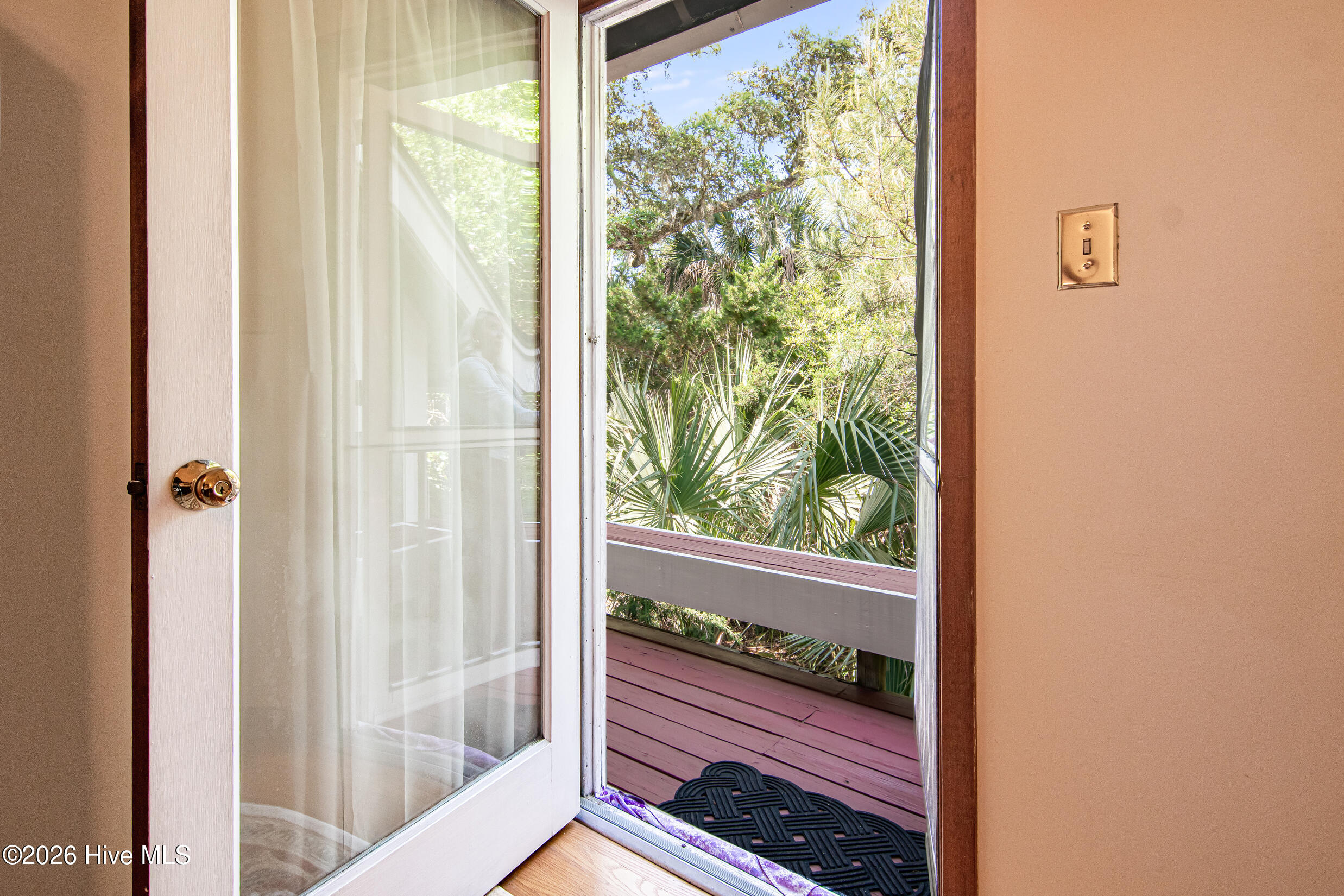 100561617 | Photo 17