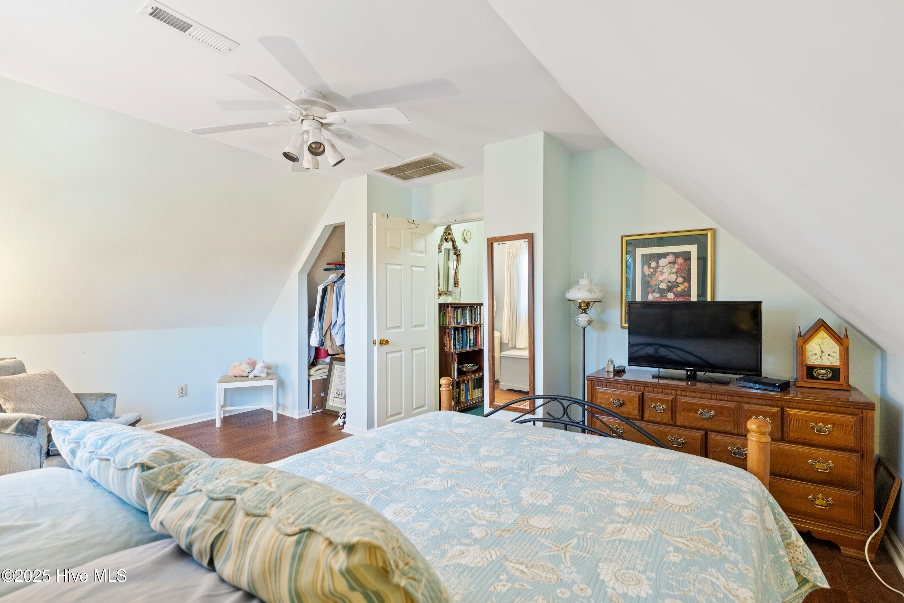 100548046 | Photo 35