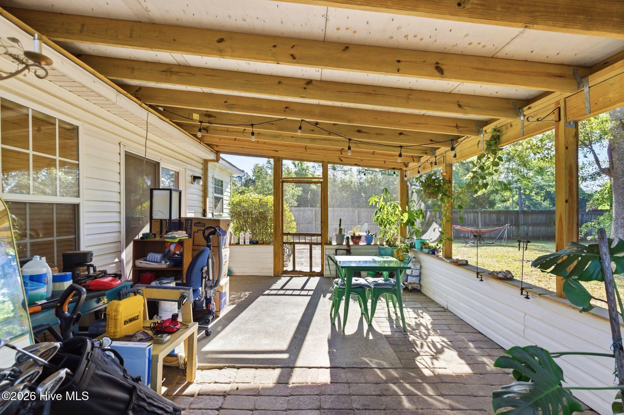 100567246 | Photo 40