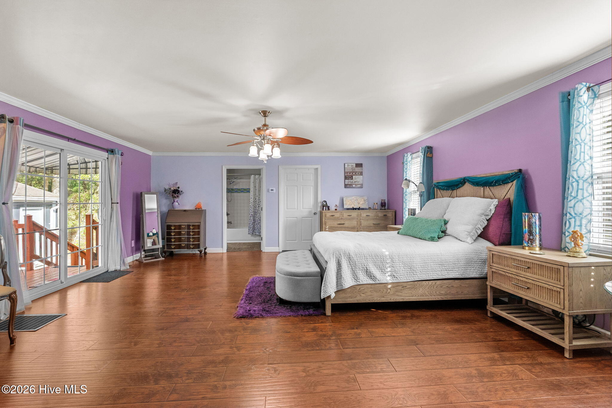 100548359 | Photo 19