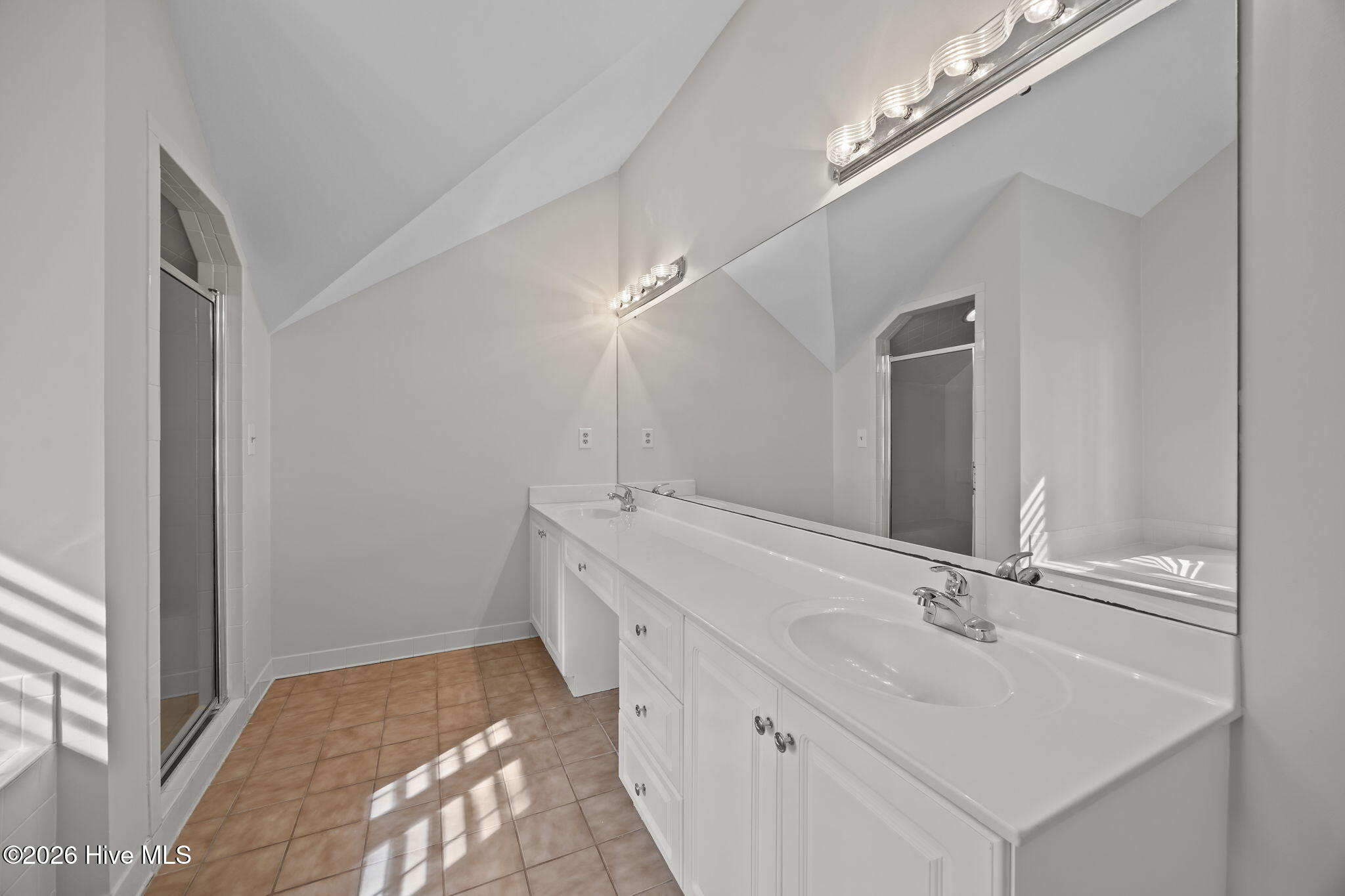 100551579 | Photo 32