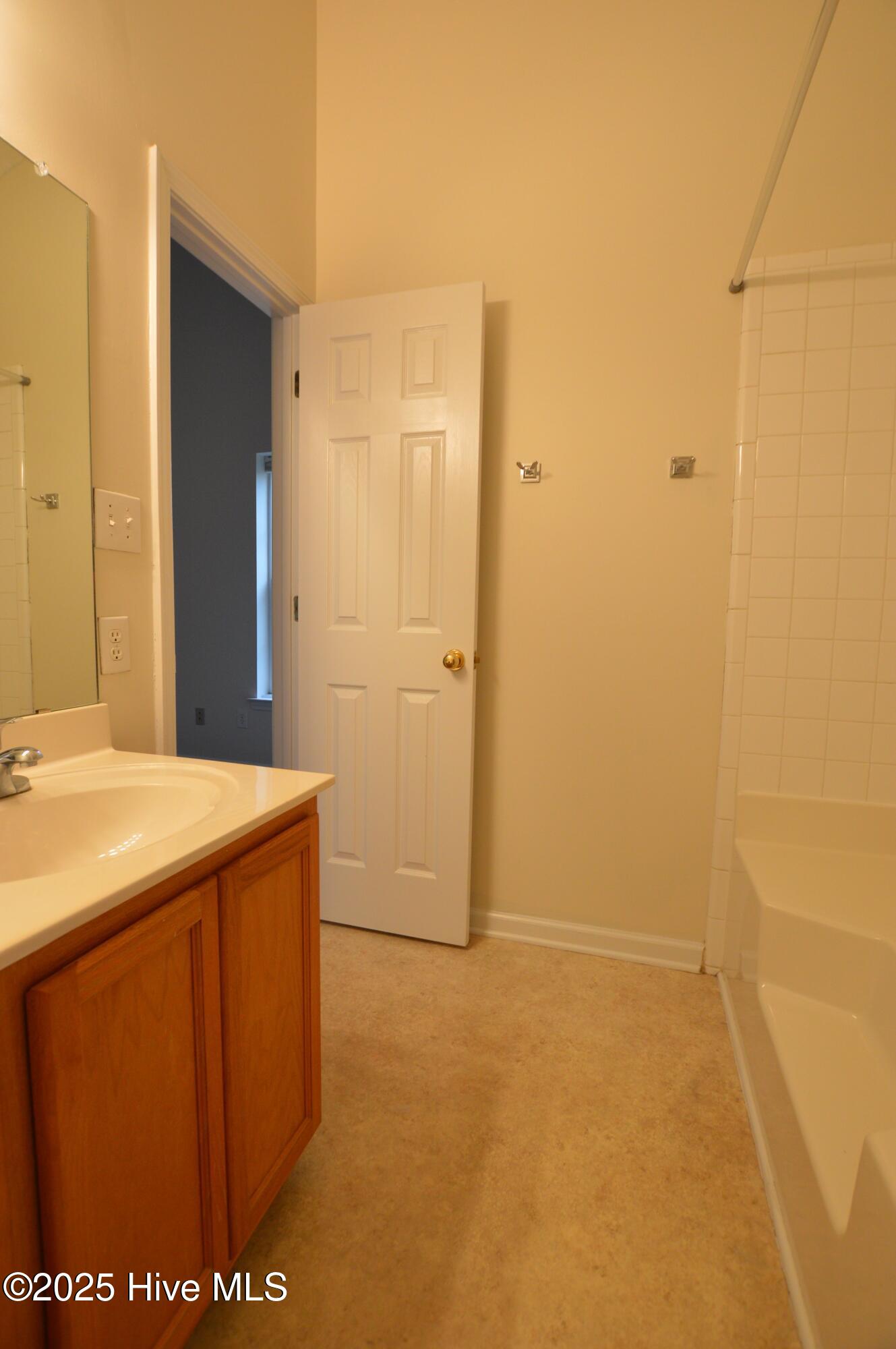 100532457 | Photo 23