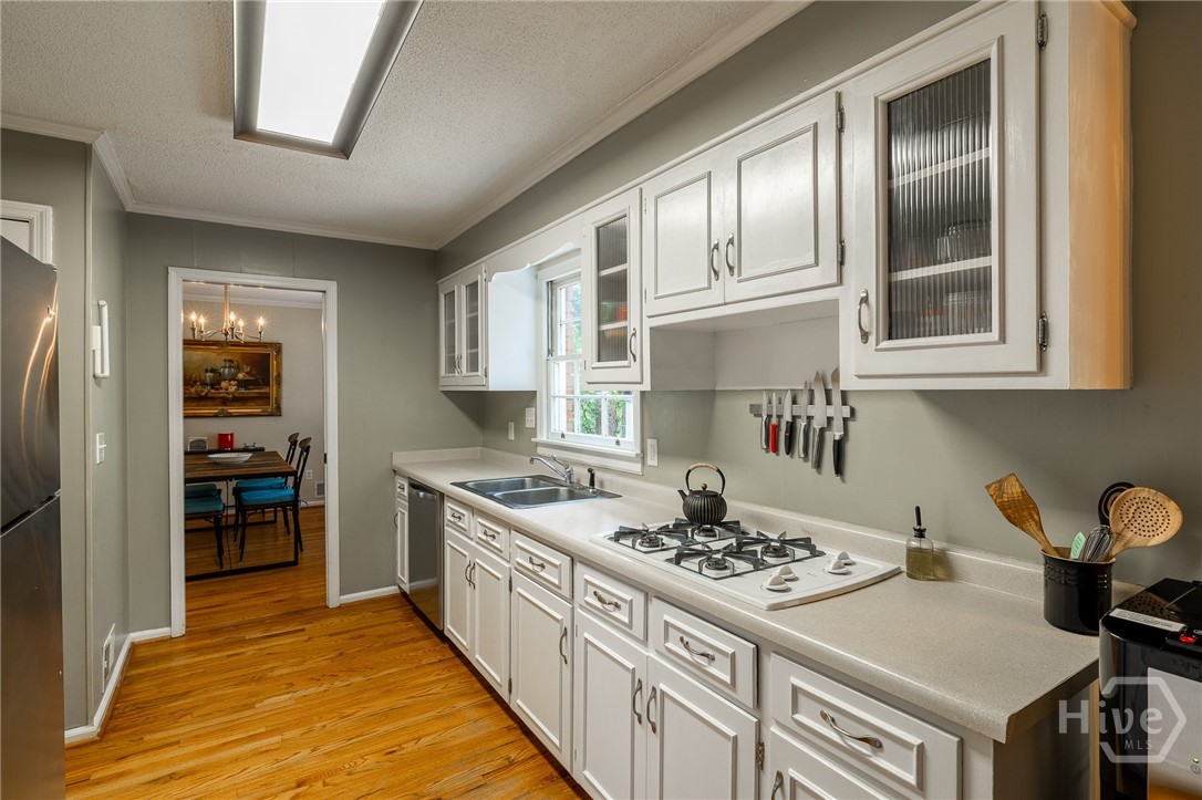 140 Rollingwood Drive