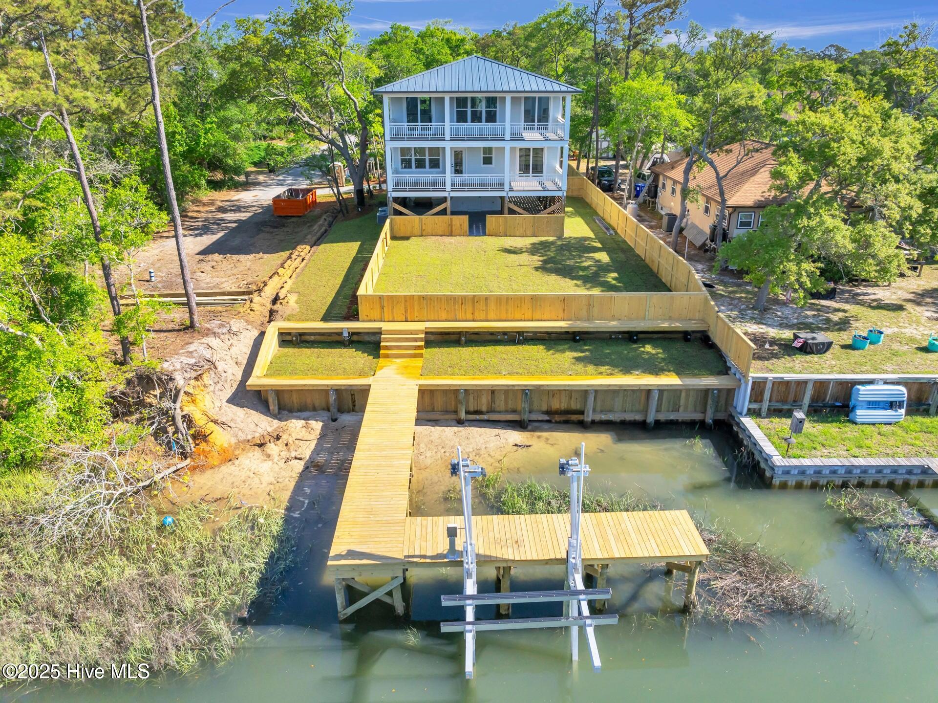 100547120 | Photo 47