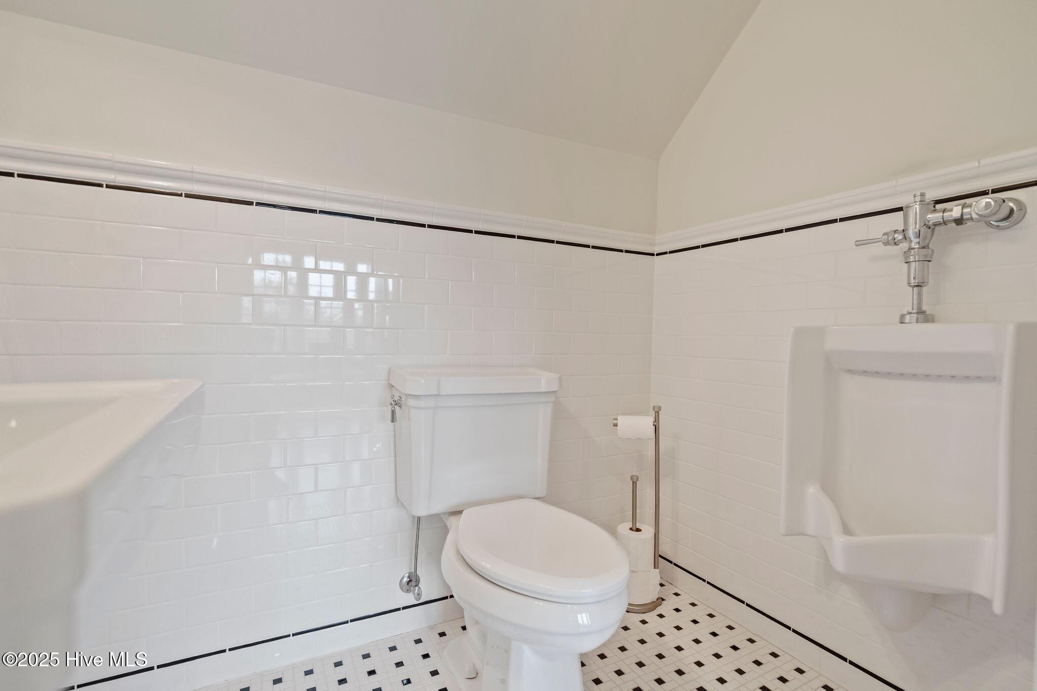 100530857 | Photo 45