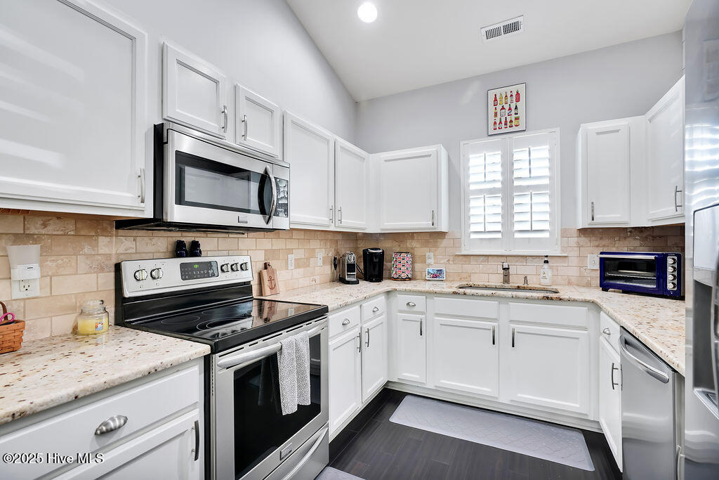 617 Saint Vincent Drive, Wilmington, NC 28412 – photo 15: 617SaintVincentDrive-15