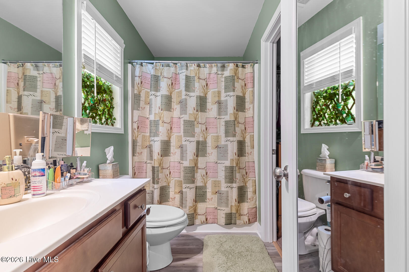 100562392 | Photo 25