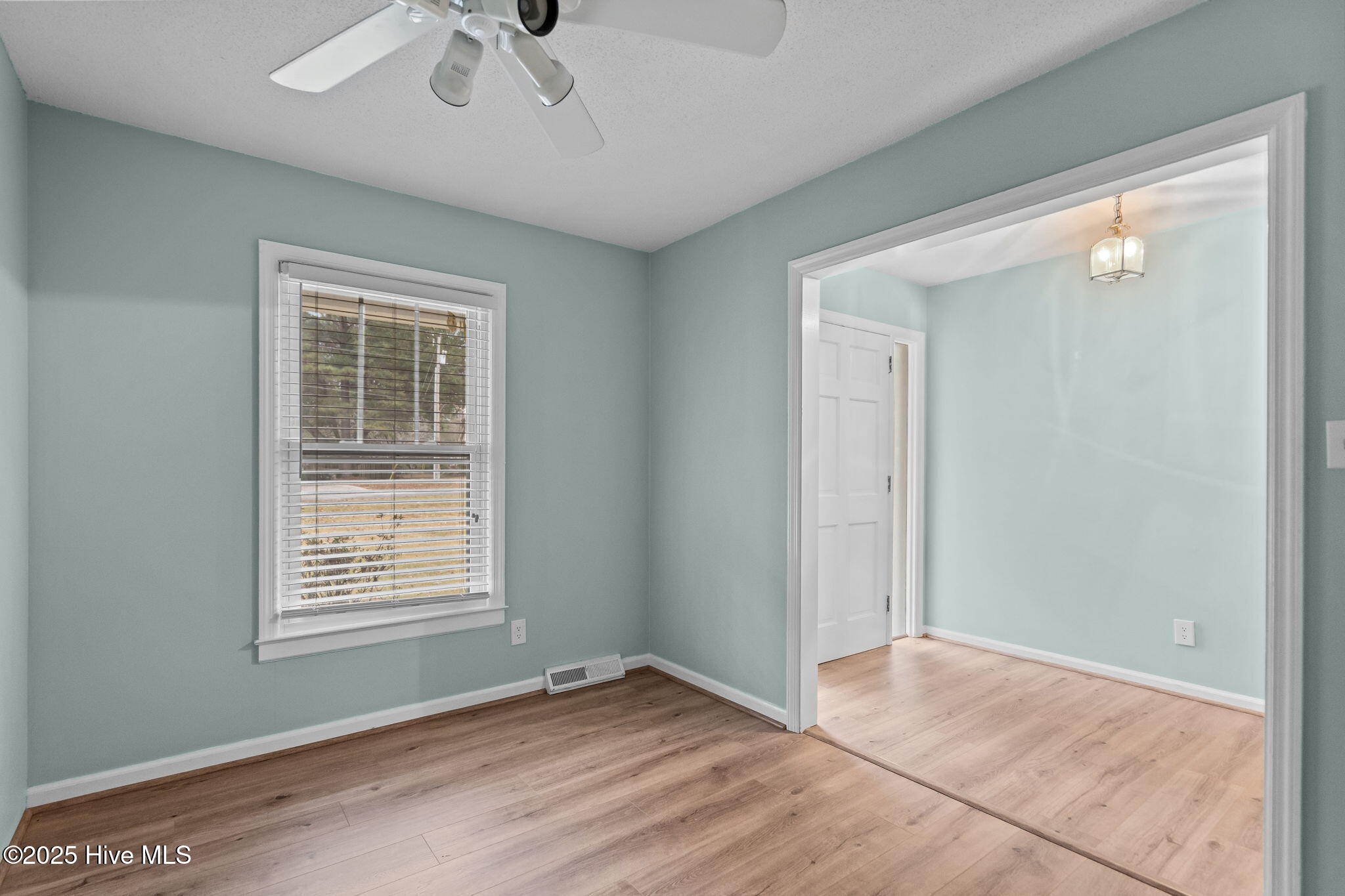 100542917 | Photo 21