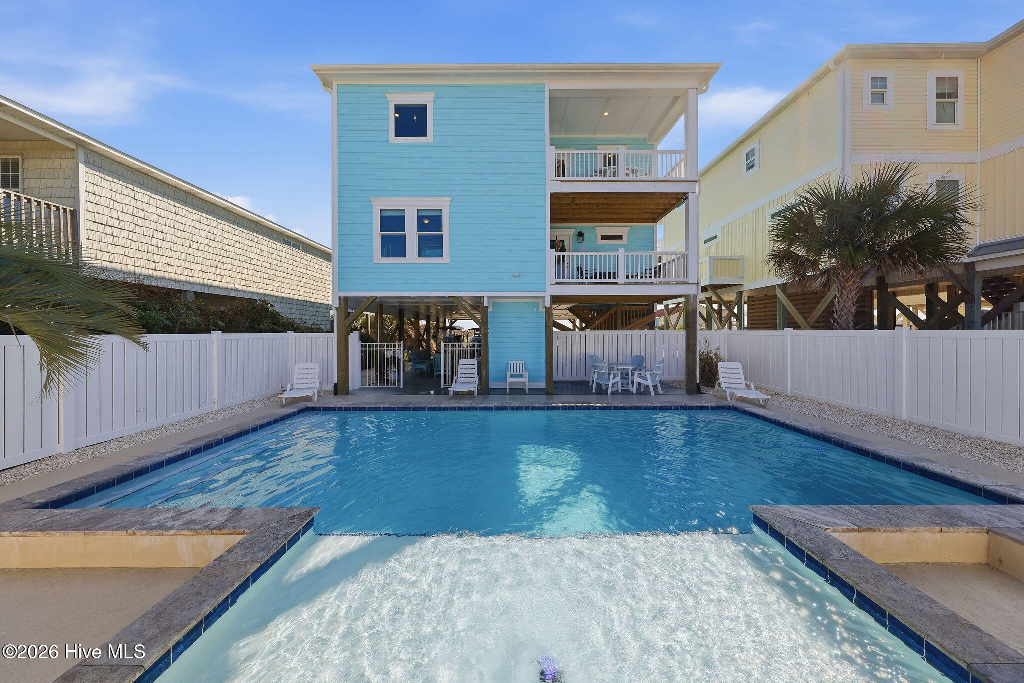 100559118 | Photo 75