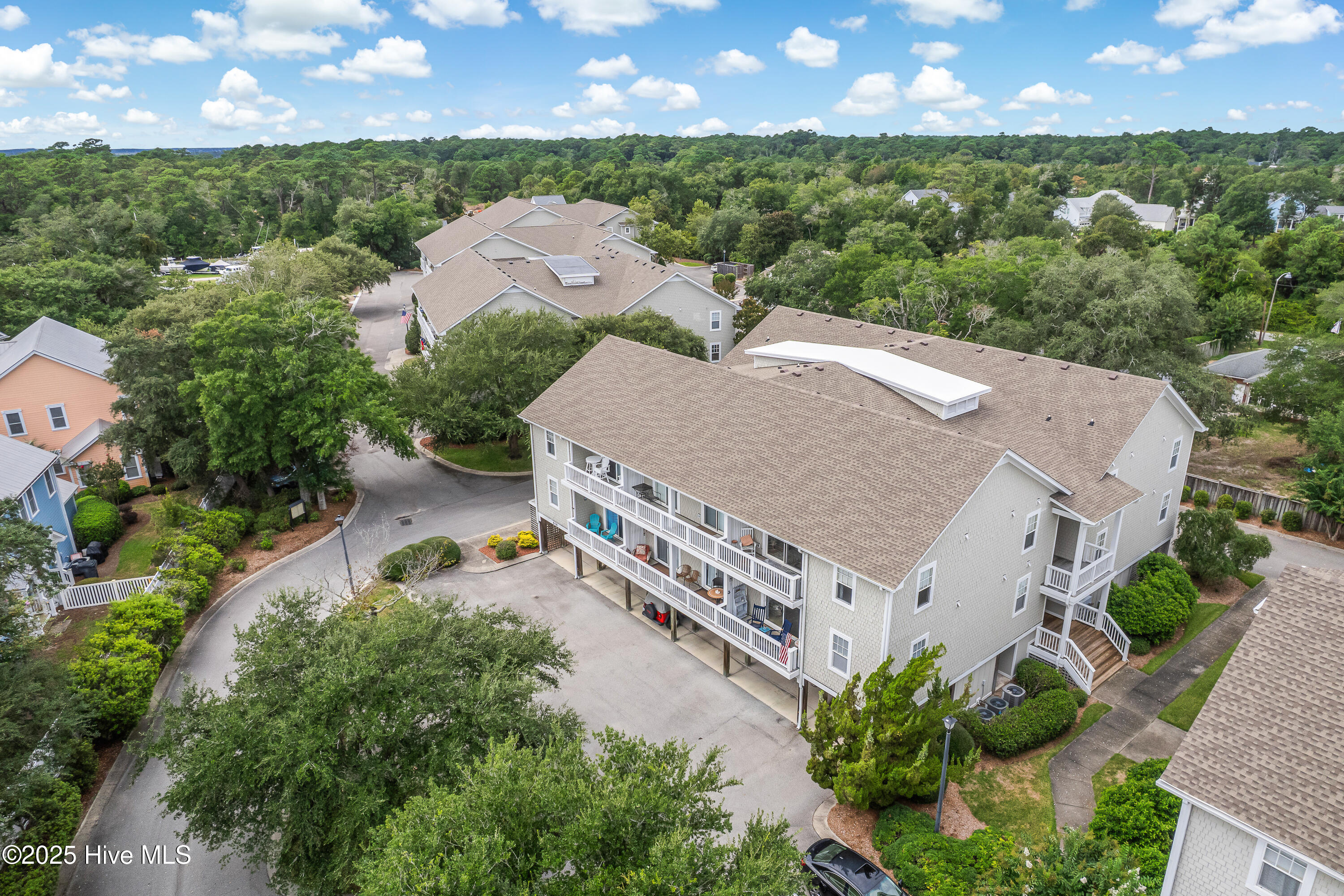 100528014 | Photo 34