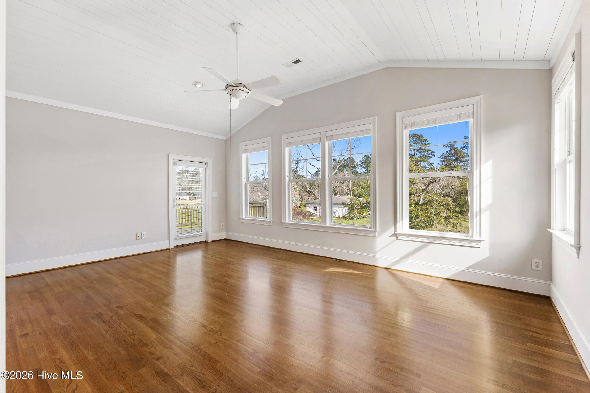 100561690 | Photo 30