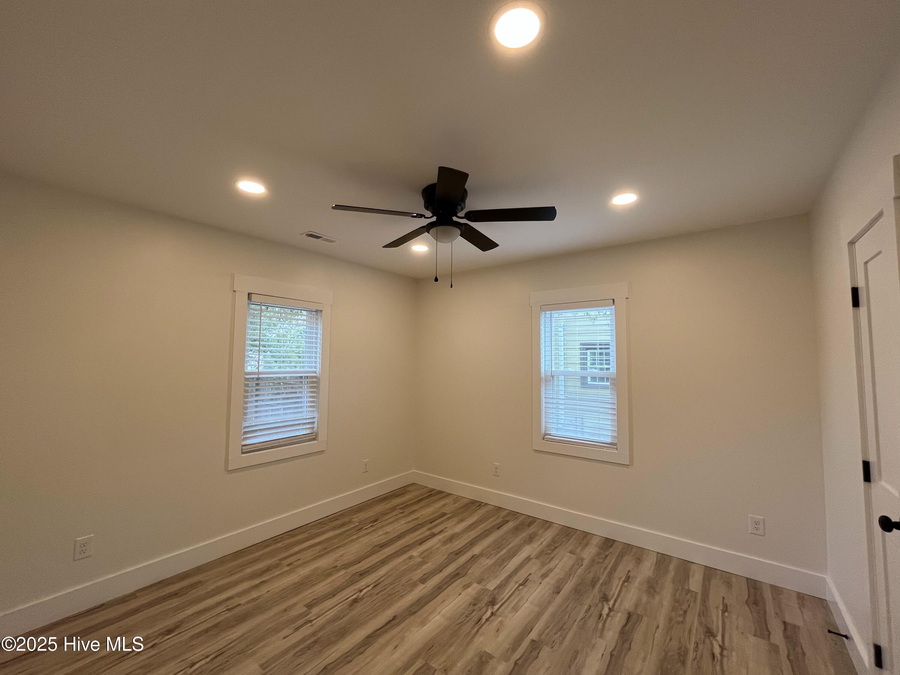 100552408 | Photo 23