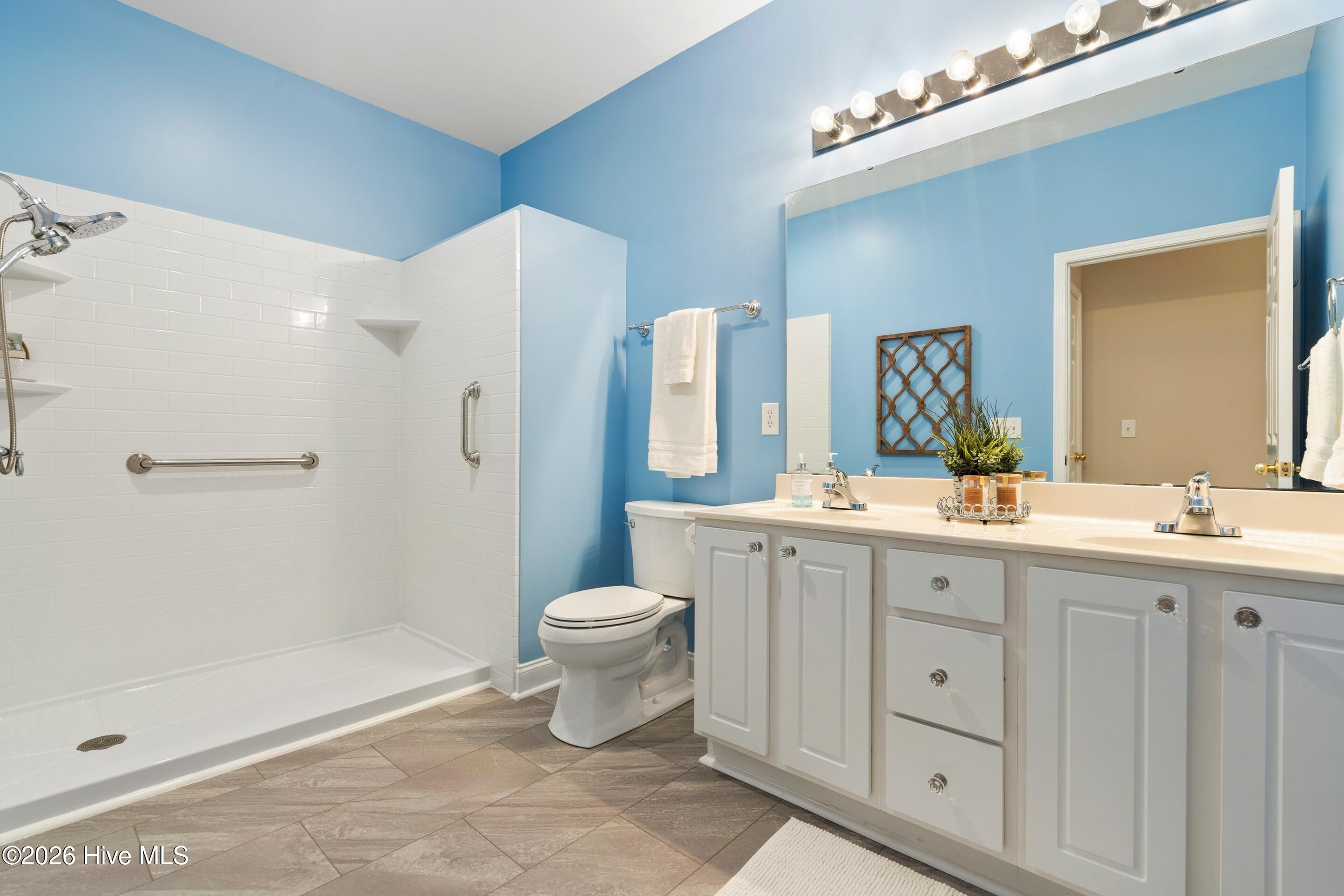 100549608 | Photo 22