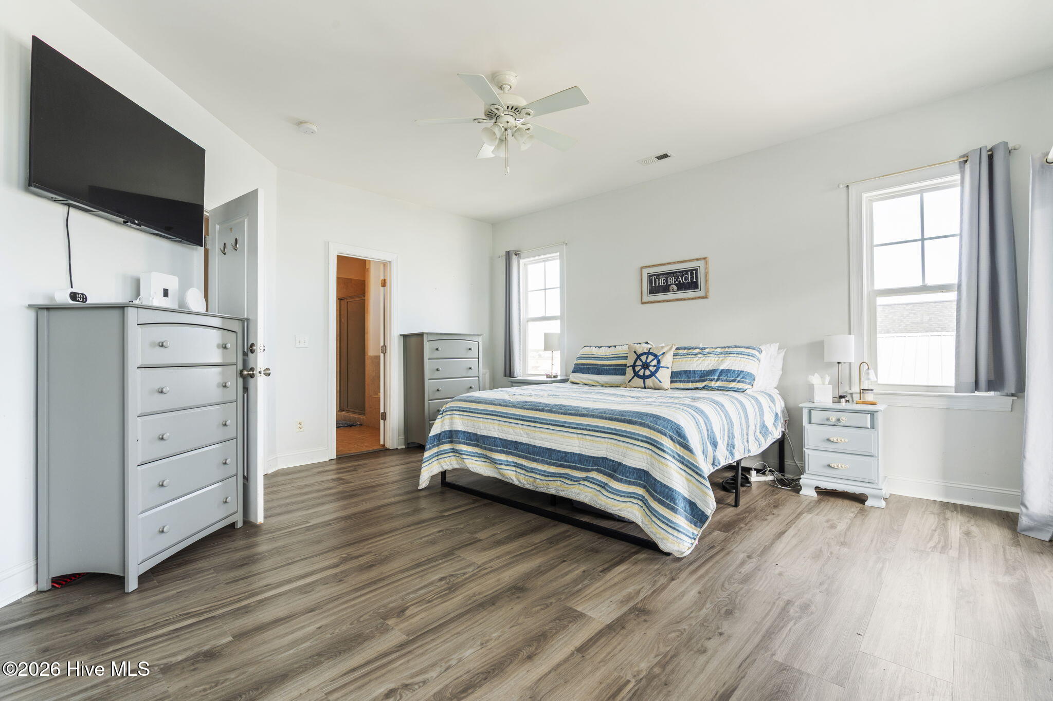 100553989 | Photo 23