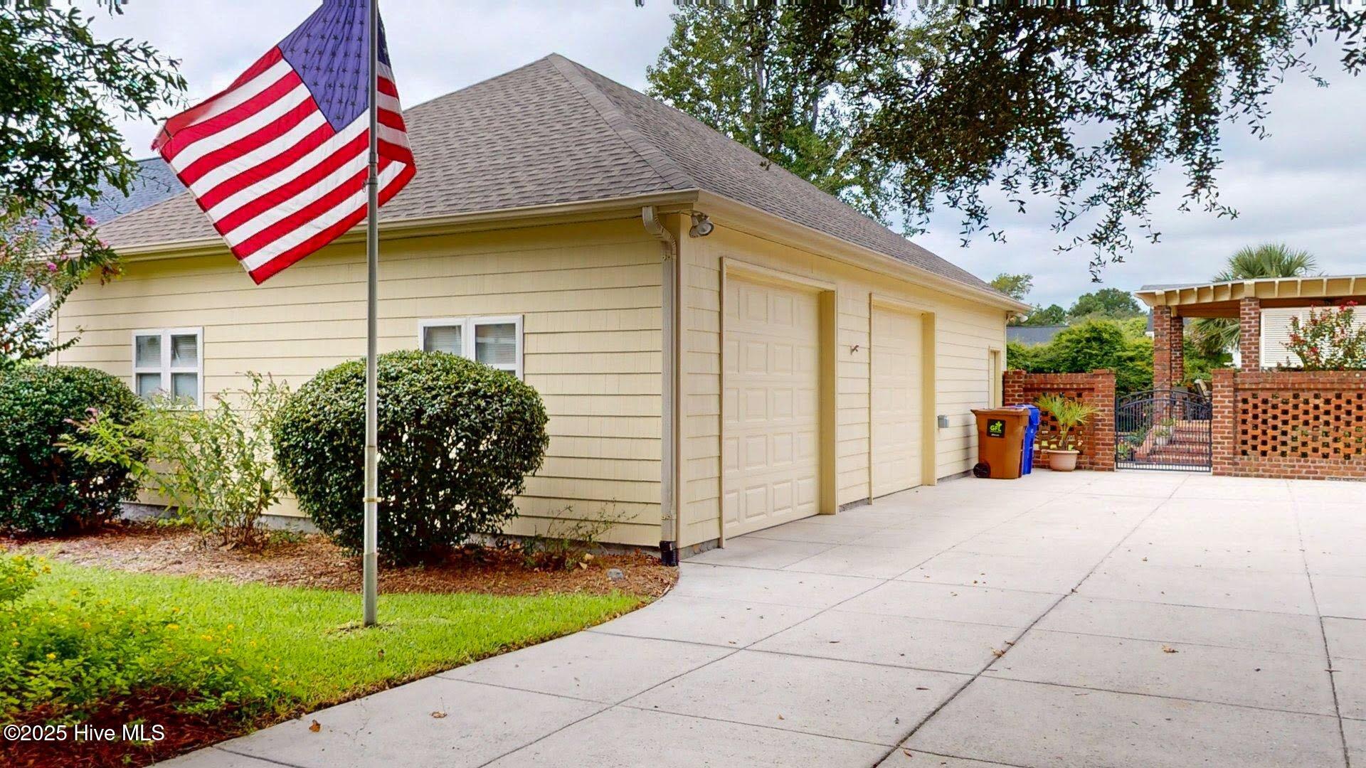 100528011 | Photo 64