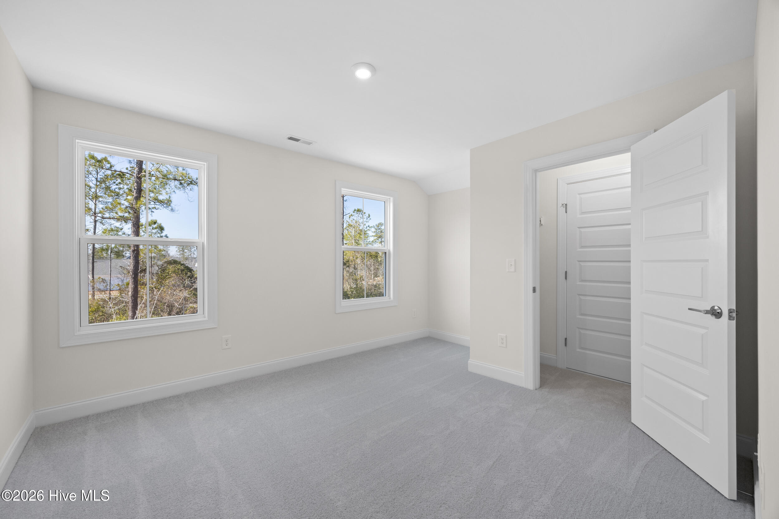 100539841 | Photo 35