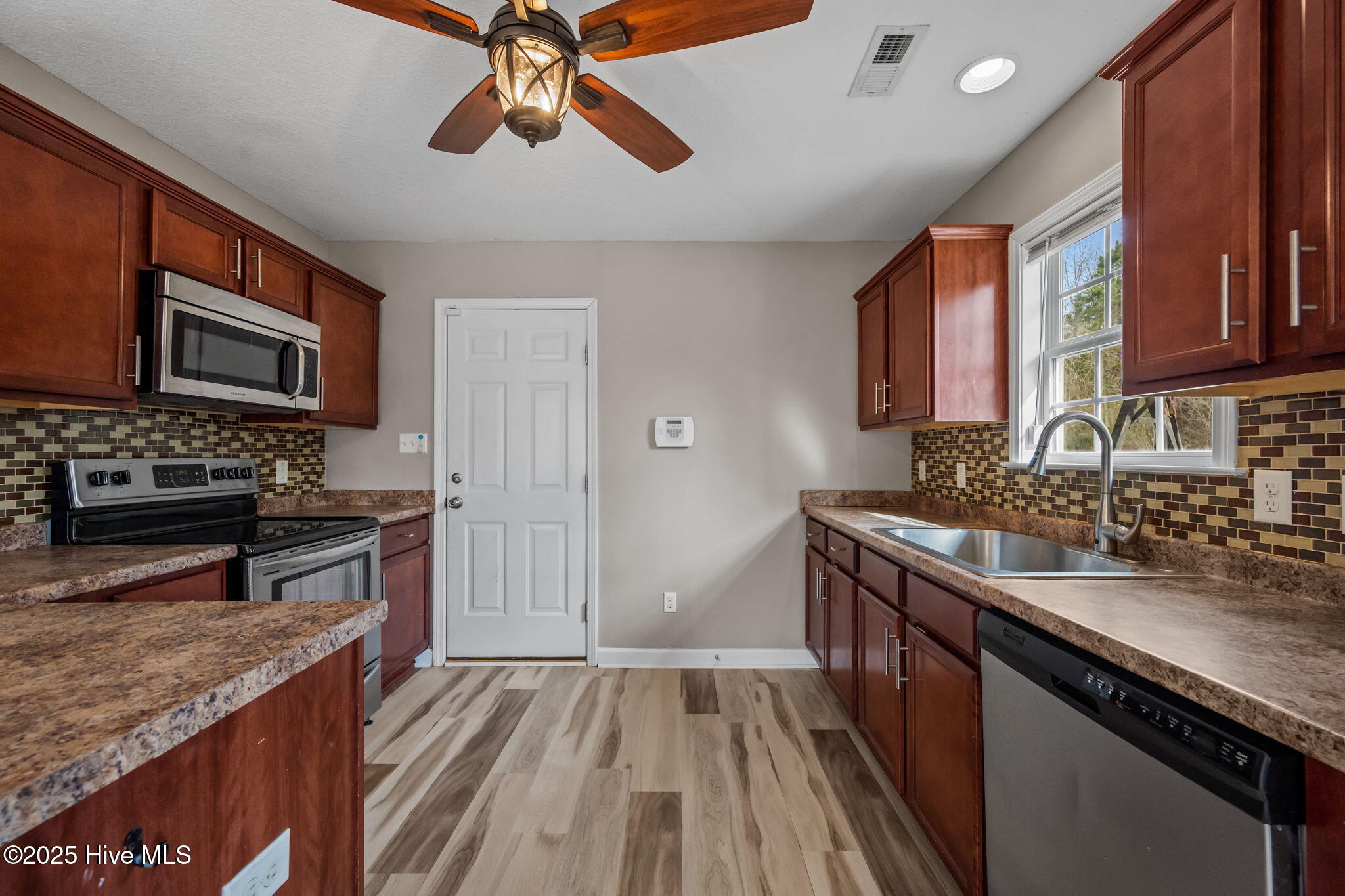 100546071 | Photo 28